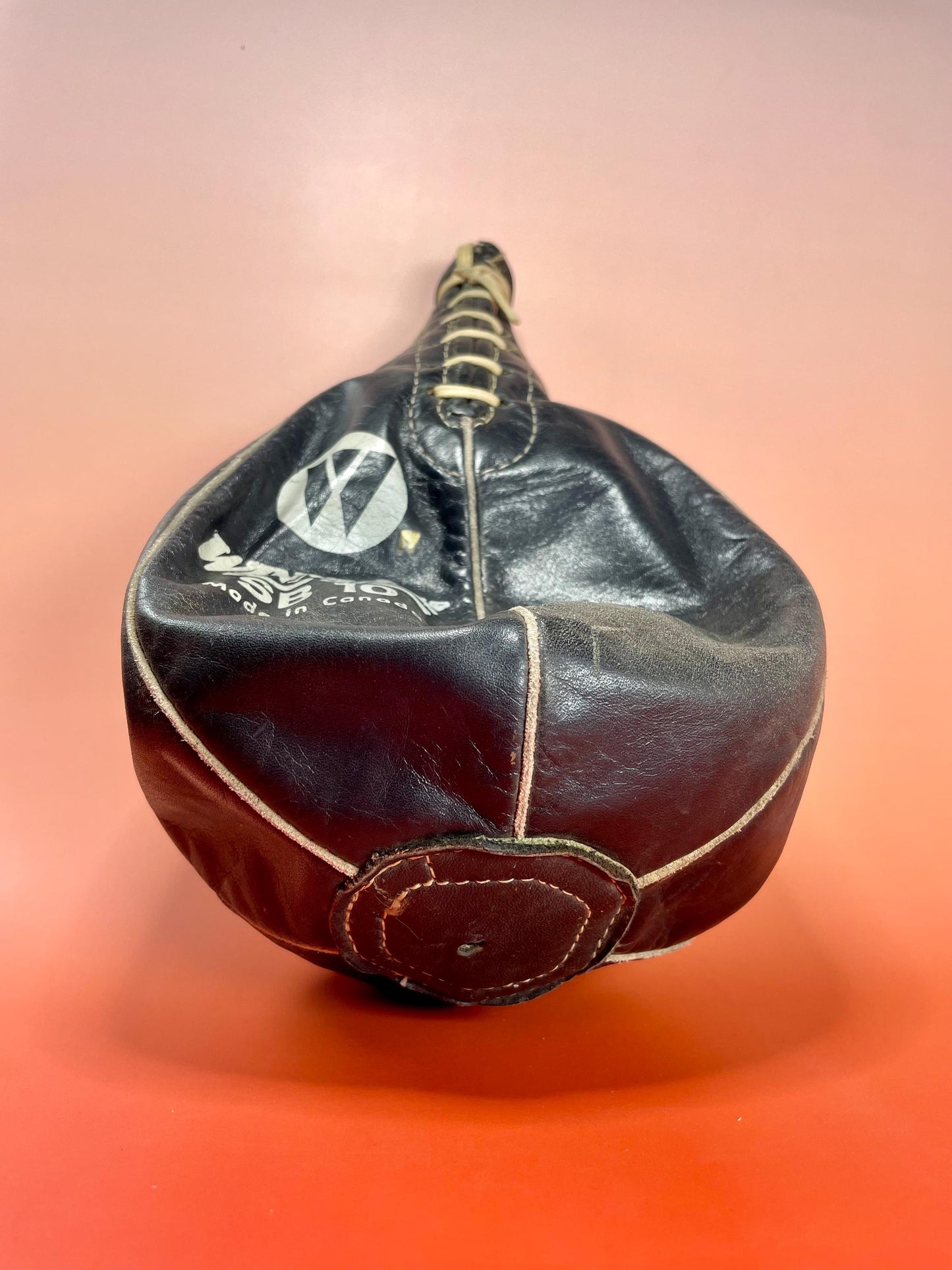 Vintage Winnwell SB 10 Leather Speed Bag Classic Canadian Boxing Collectible