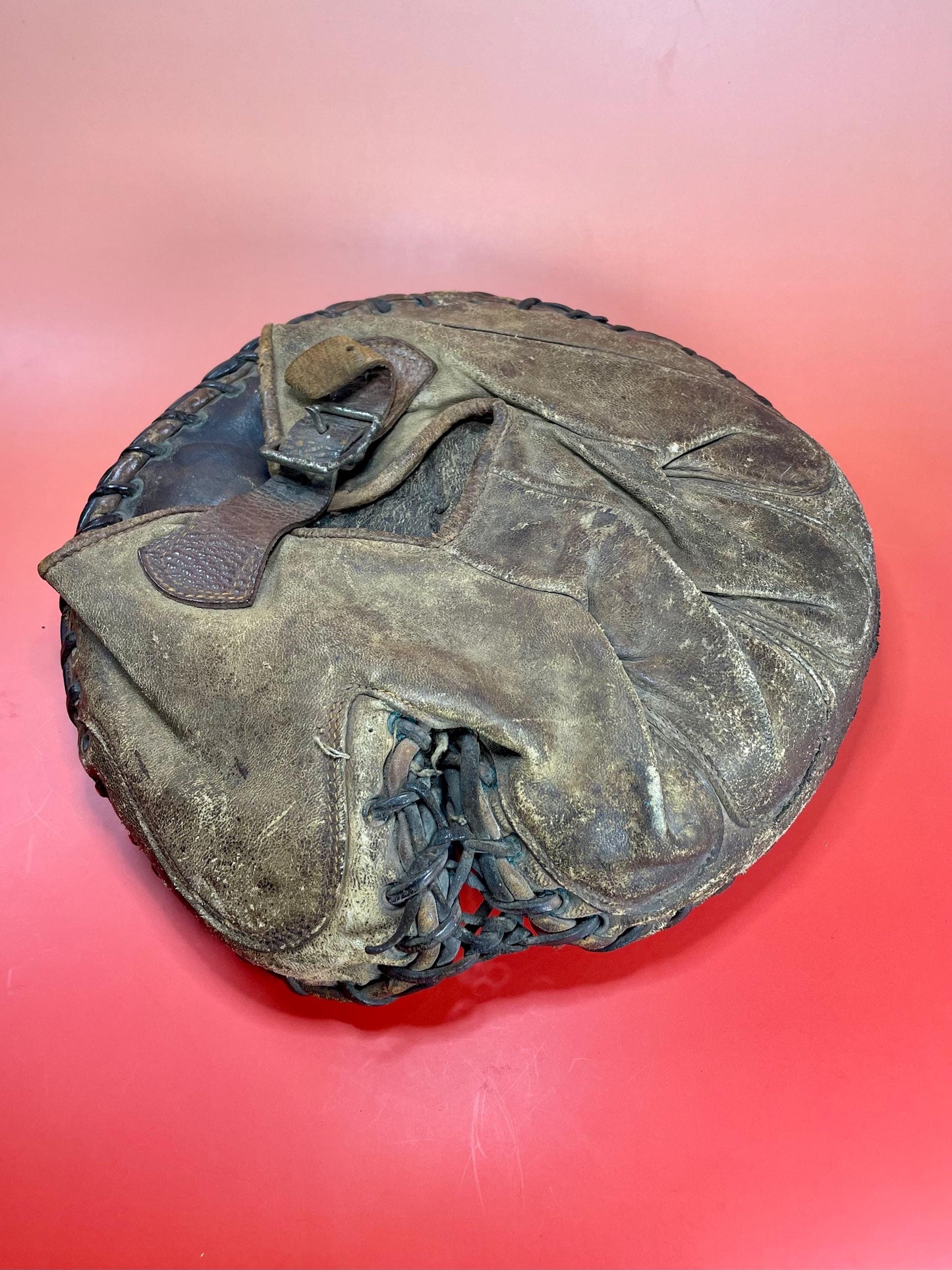 Fabulous antique leather baseball catchers mitt great gift for the baseball enthusiast