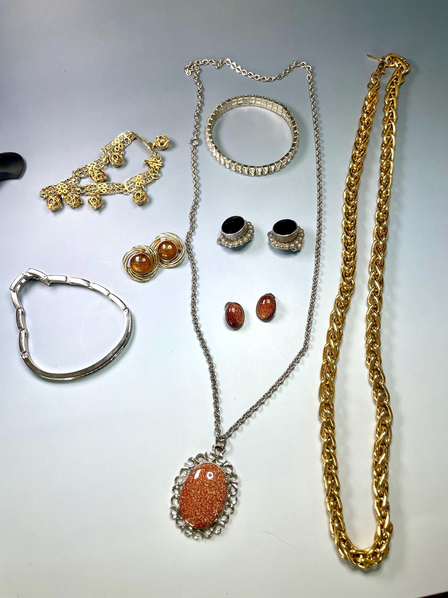 Lot of Jewelry Nice Variety