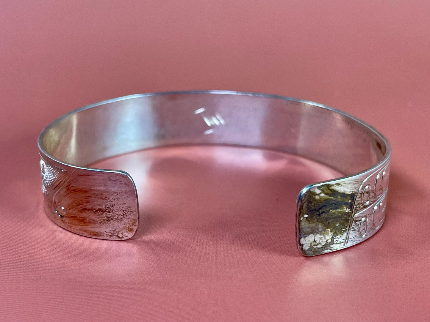 Stunning 2 1/2 inch wide indigenous first nations northwest coast Sterling Tony Hunt hummingbird bracelet amazing detail