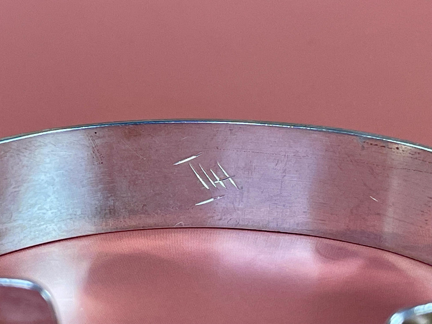Stunning 2 1/2 inch wide indigenous first nations northwest coast Sterling Tony Hunt hummingbird bracelet amazing detail