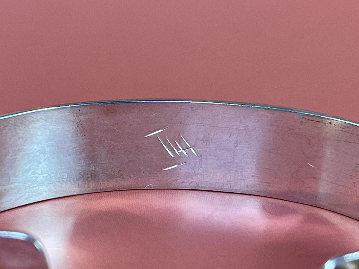 Stunning 2 1/2 inch wide indigenous first nations northwest coast Sterling Tony Hunt hummingbird bracelet amazing detail
