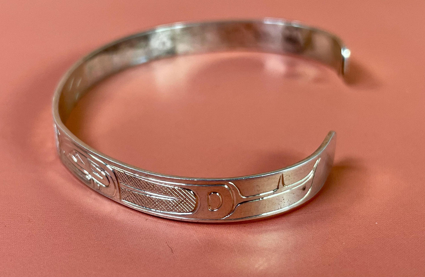 Stunning 2 1/2 inch wide indigenous first nations northwest coast Sterling Tony Hunt eagle and salmon bracelet amazing detail