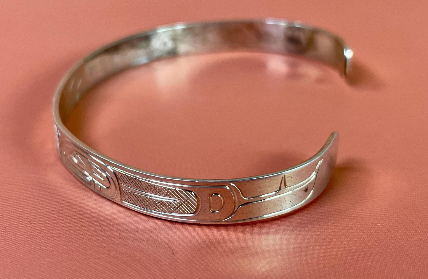 Stunning 2 1/2 inch wide indigenous first nations northwest coast Sterling Tony Hunt eagle and salmon bracelet amazing detail