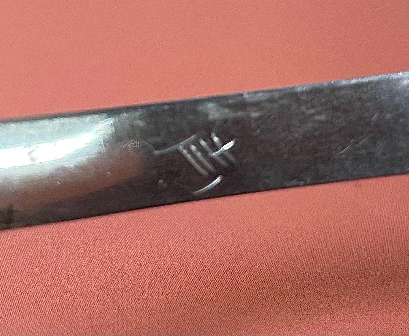 Stunning 2 1/2 inch wide indigenous first nations northwest coast Sterling Tony Hunt Raven bracelet amazing detail