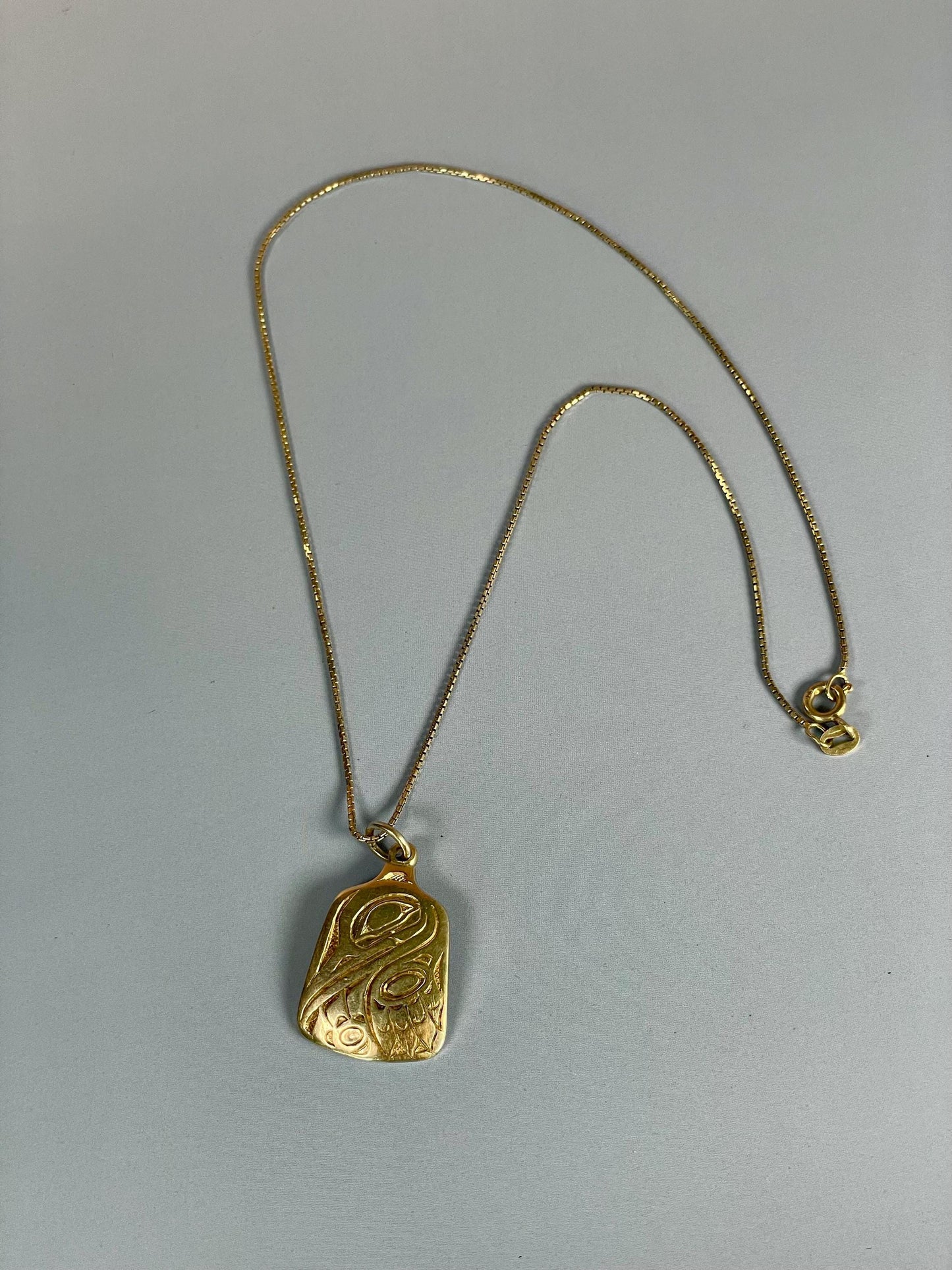 Stunning 1.25 inch long signed indigenous first nations north west coast Sterling silver Raven pendant with free chain