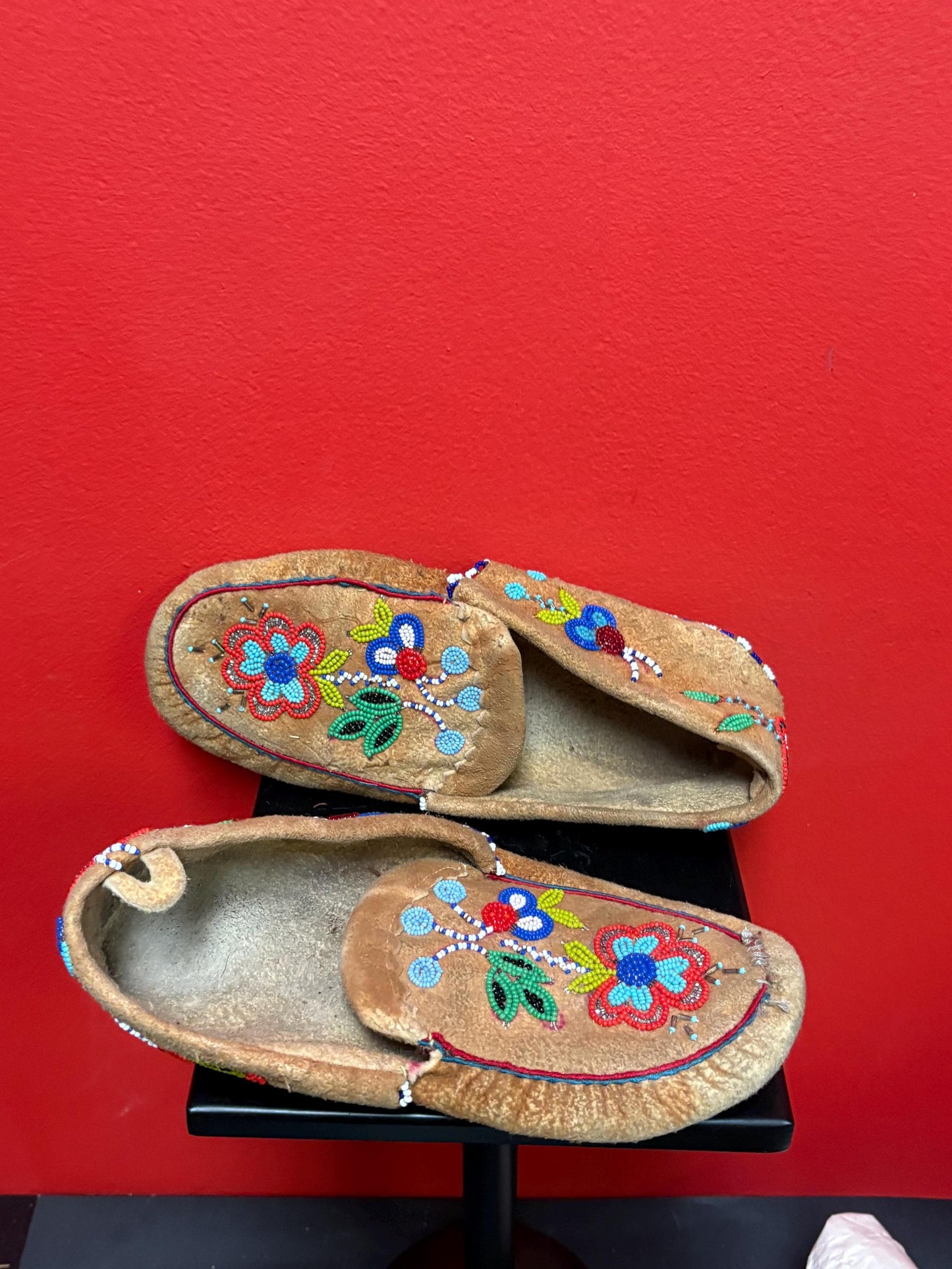 Lovely 9 1/2 x 3 1/2 x 2 1/2 high indigenous first nation Cree  coast leather and beaded moccasins antique beauties - Great condition