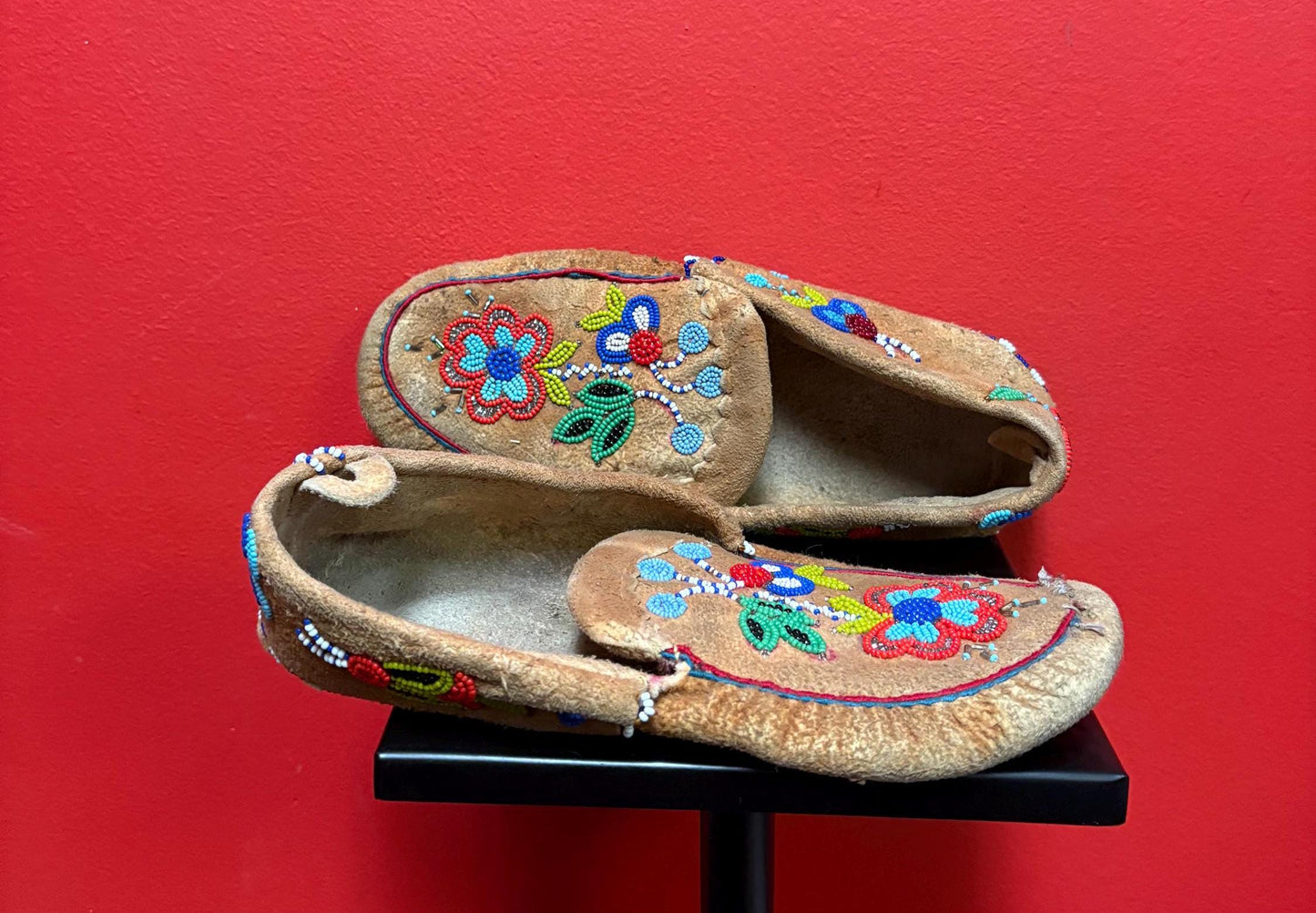 Lovely 9 1/2 x 3 1/2 x 2 1/2 high indigenous first nation Cree  coast leather and beaded moccasins antique beauties - Great condition