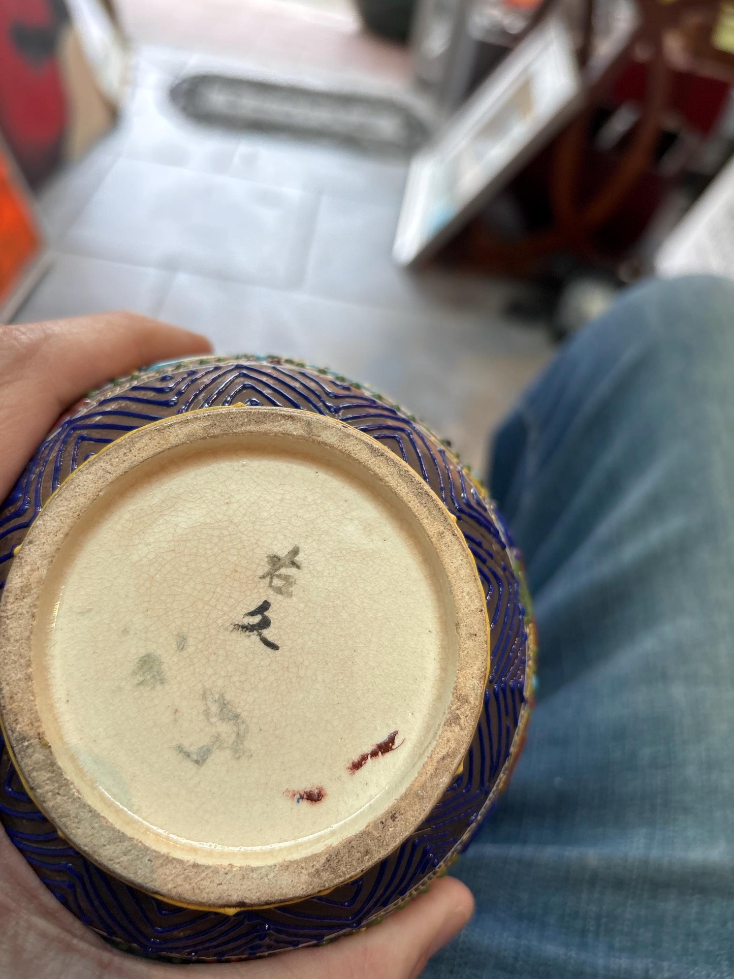 Beautiful 12 inch tall Japanese Meji Satsuma moriage bottleneck vase in perfect condition signed - great value