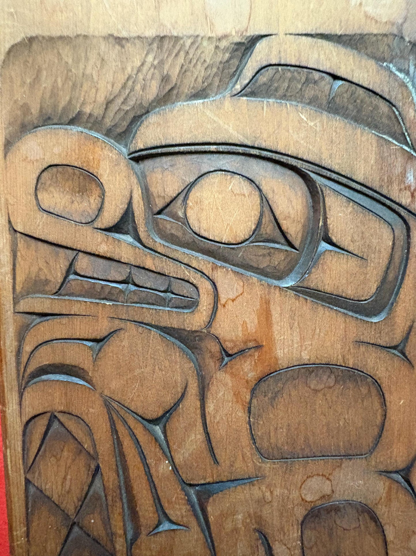 Lovely unsigned indigenous first nation pacific north West Coast cedar plaque of a beaver 9 x 5 1/2 wide - great value