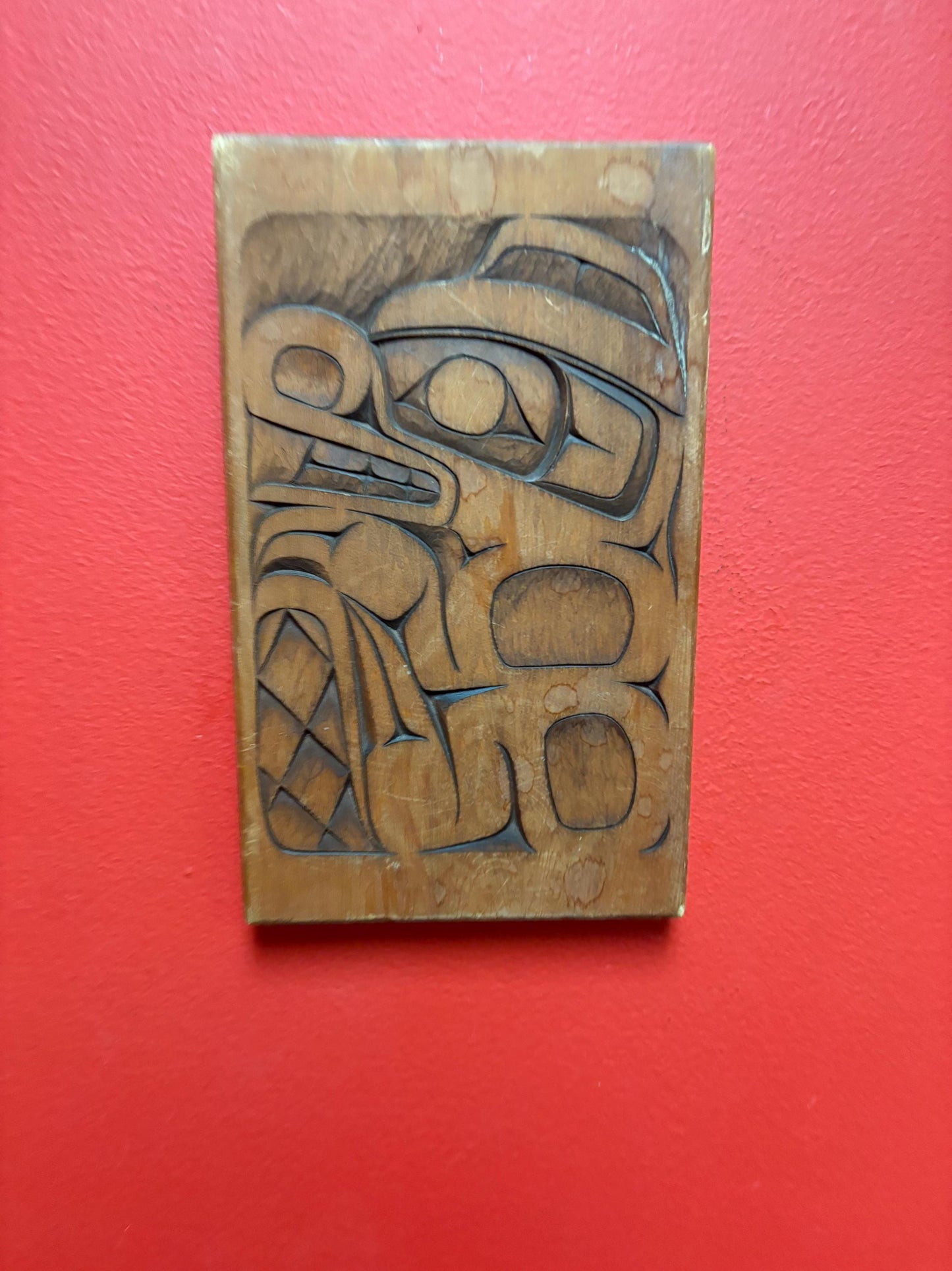 Lovely unsigned indigenous first nation pacific north West Coast cedar plaque of a beaver 9 x 5 1/2 wide - great value