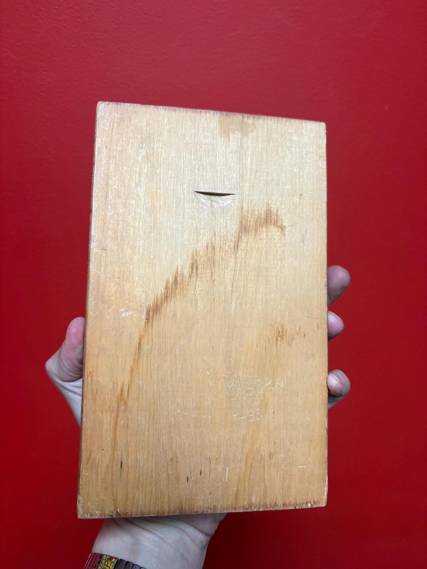 Lovely unsigned indigenous first nation pacific north West Coast cedar plaque of a beaver 9 x 5 1/2 wide - great value