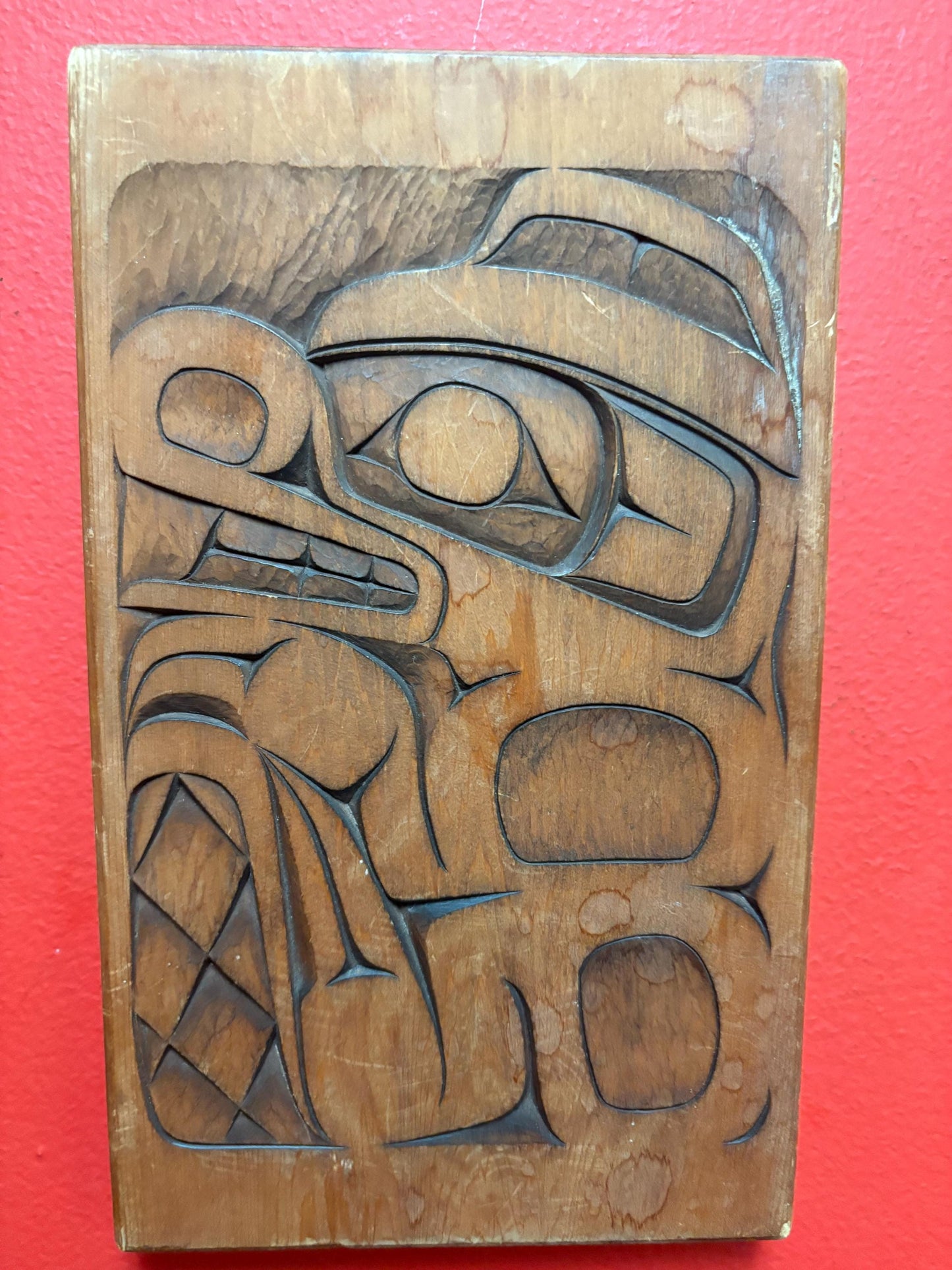 Lovely unsigned indigenous first nation pacific north West Coast cedar plaque of a beaver 9 x 5 1/2 wide - great value