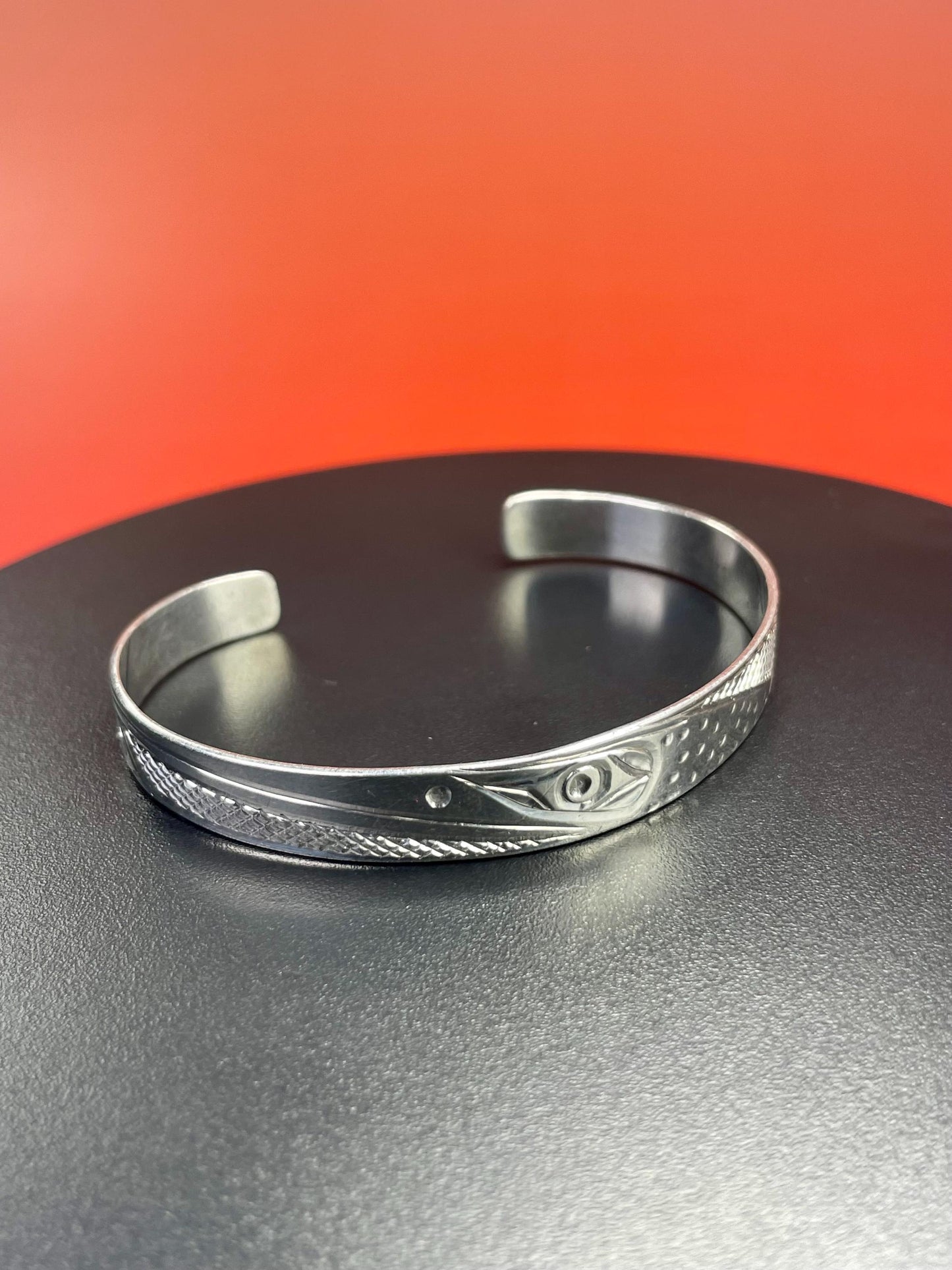 Stunning 2 1/2 inch wide indigenous first nations northwest coast Sterling Solomon Seaweed Hummingbird bracelet amazing detail