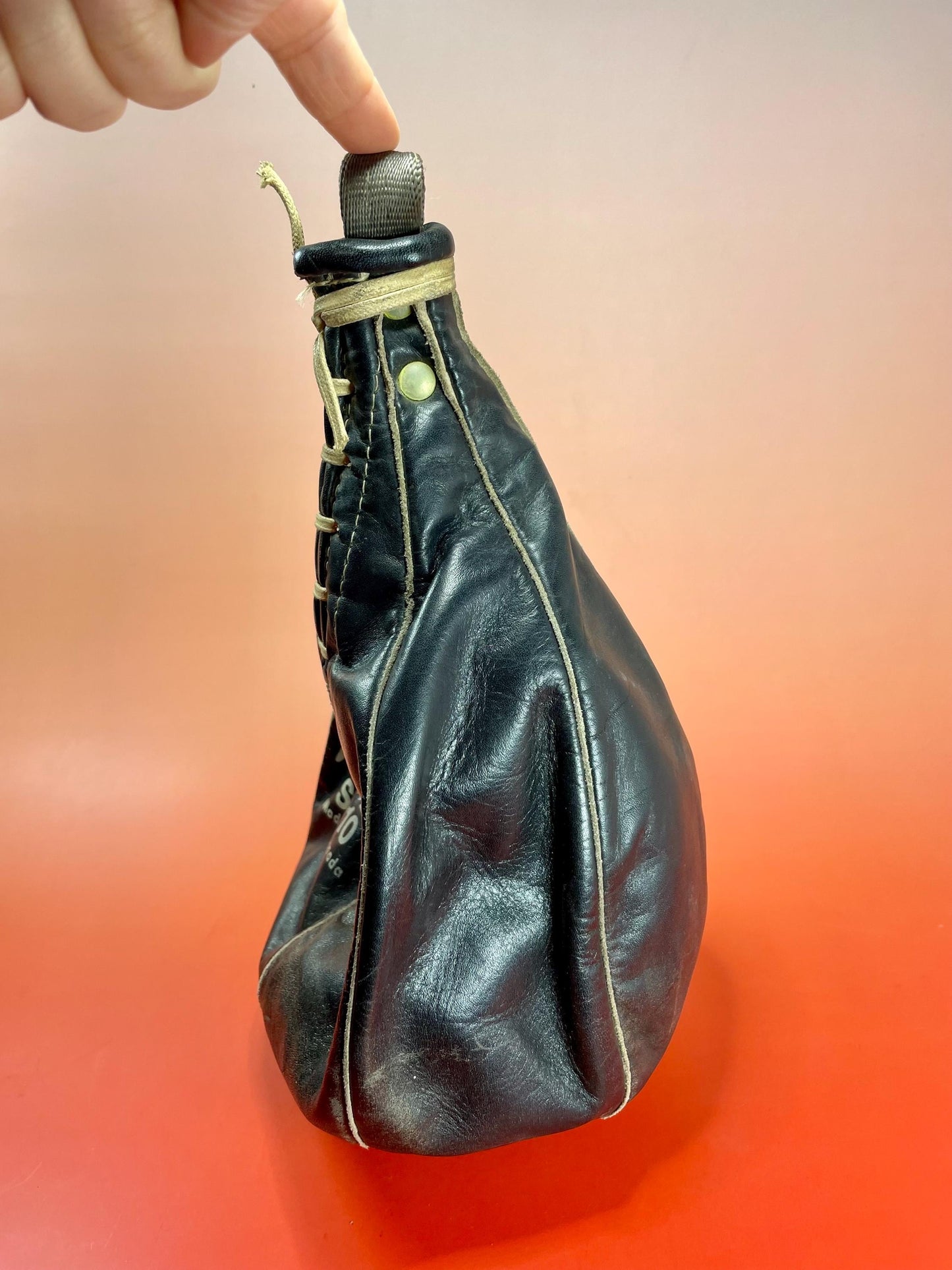 Vintage Winnwell SB 10 Leather Speed Bag Classic Canadian Boxing Collectible