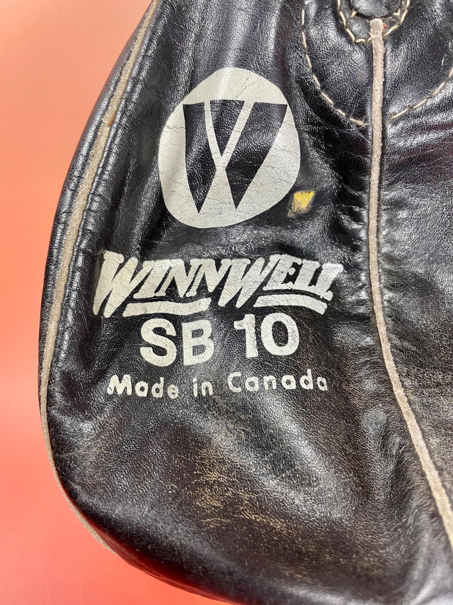 Vintage Winnwell SB 10 Leather Speed Bag Classic Canadian Boxing Collectible