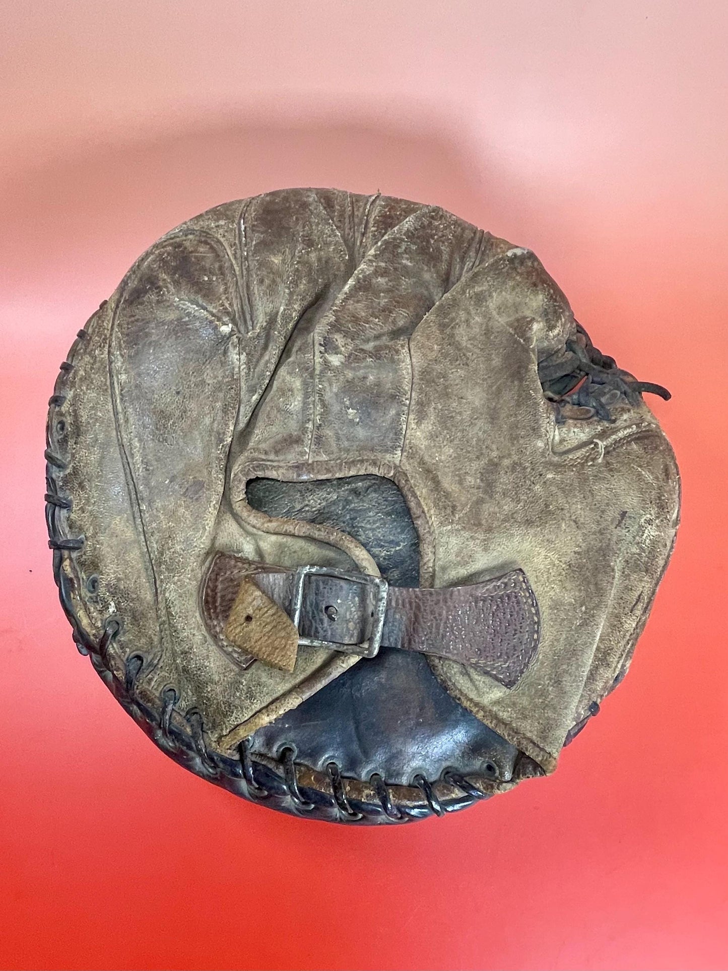 Fabulous antique leather baseball catchers mitt great gift for the baseball enthusiast