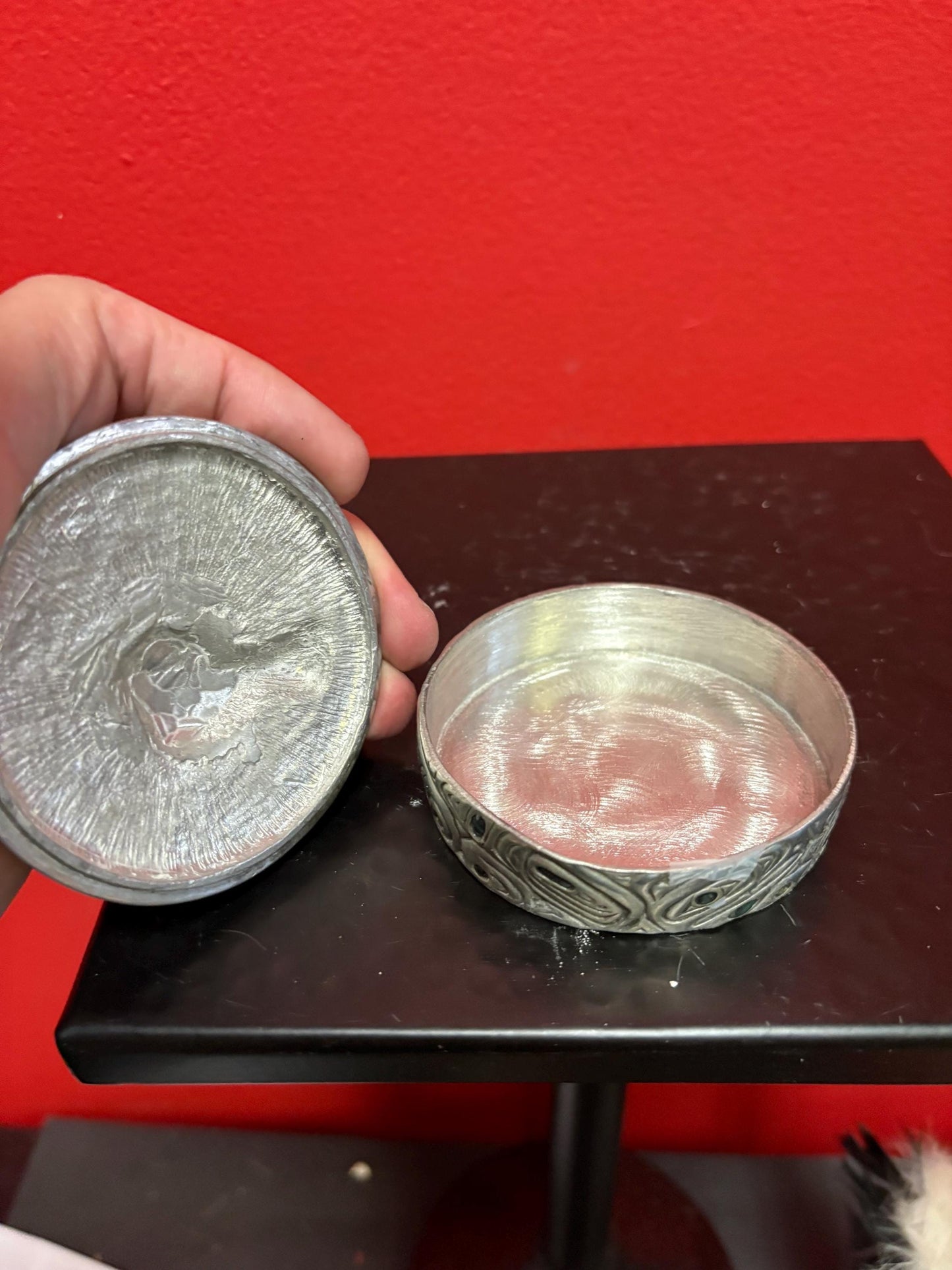 Cool indigenous First Nations pewter Haida frog pot  designed in Canada by Glen RABENA  great detail and great gift  3 x 1 high