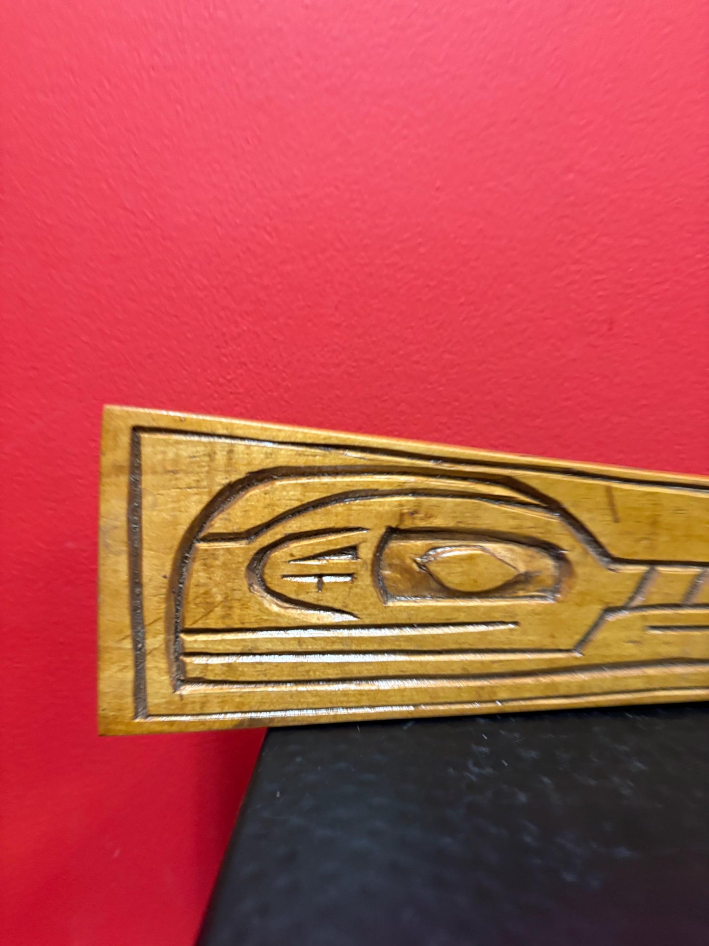 Lovely  11 x 4 x 1 thick Canadian indigenous First Nations eagle  plaque  sits on a shelf or hangs on the wall  unsigned - good value