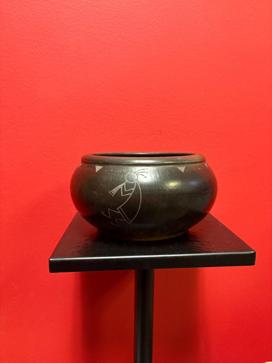 Exquisite 5 1/2 x 4 high antique Navajo Hopi handmade pottery bowl  wonderful imagery and top quality  southwestern American Navajo art