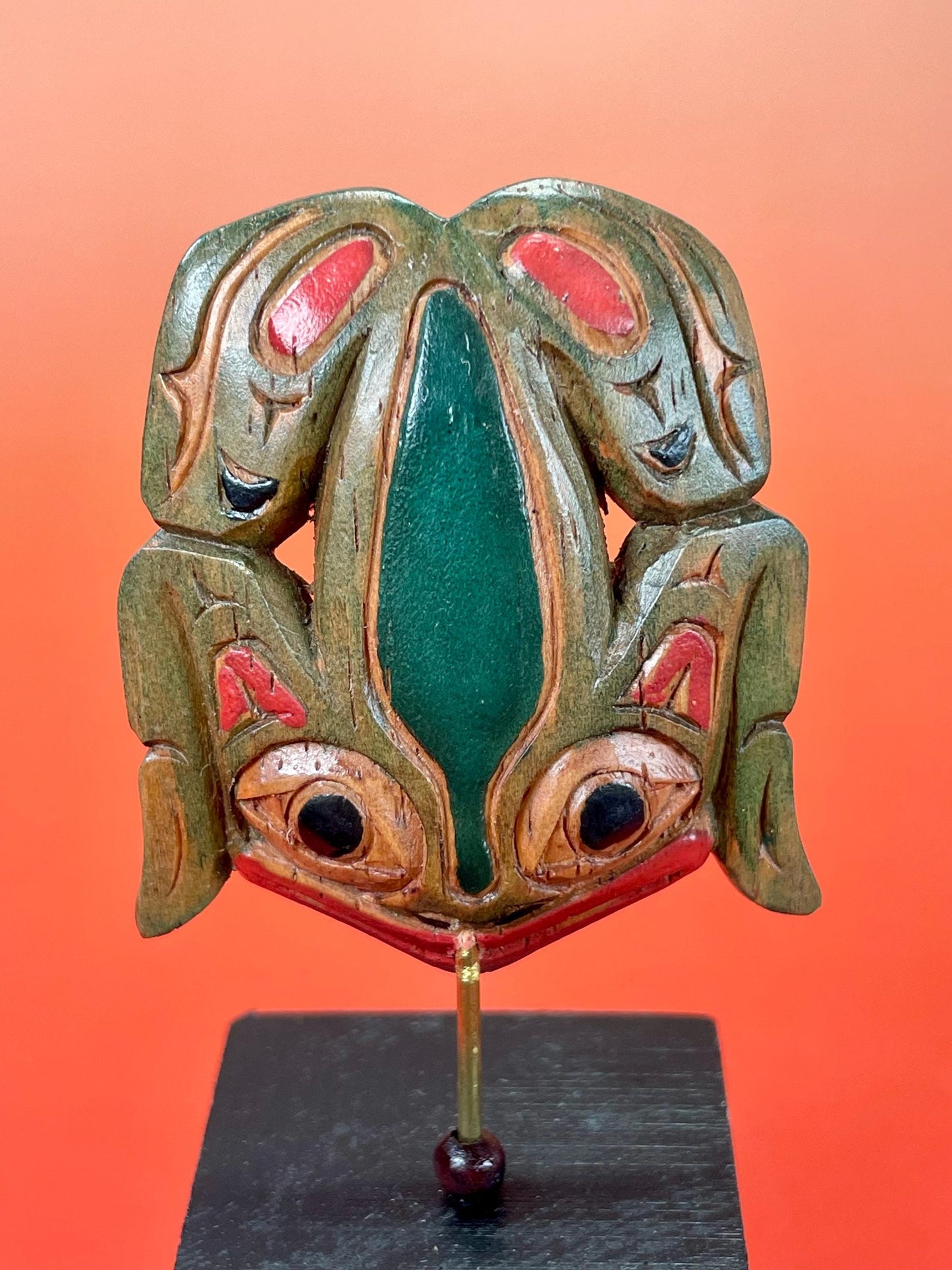 Lovely indigenous first Nations Pacific northwest Coast Artie George Frog Carving on stand  total 4.25 inches  Lovely detail and quality