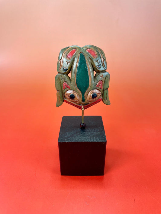 Lovely indigenous first Nations Pacific northwest Coast Artie George Frog Carving on stand  total 4.25 inches  Lovely detail and quality
