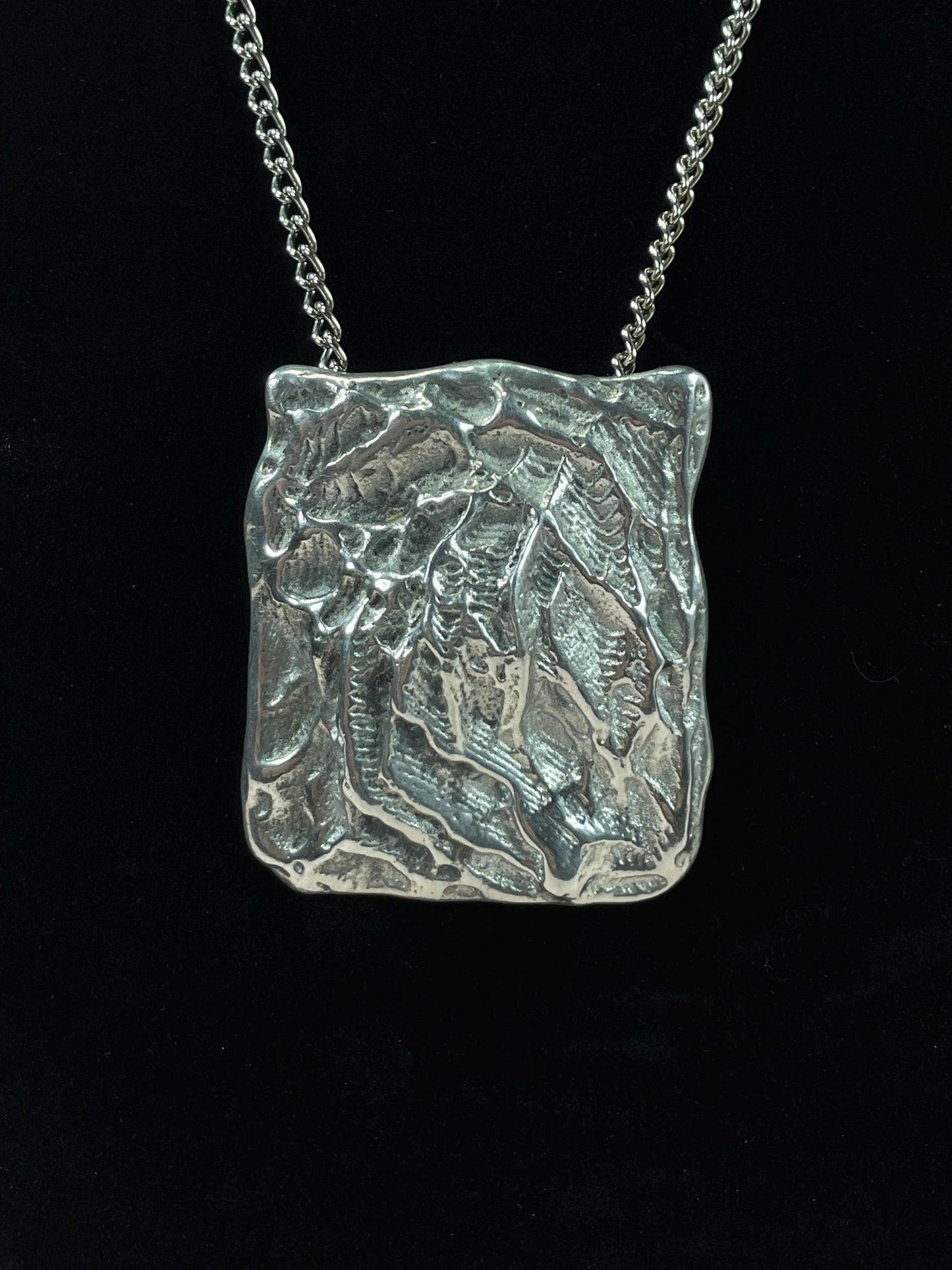 Very cool Vancouver 1.75 inch brutalist pendant chain included