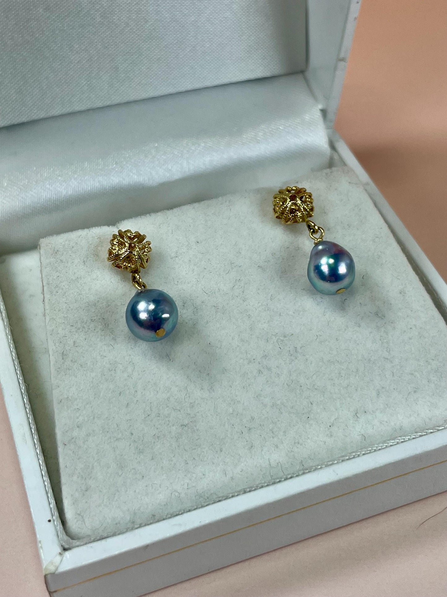 Beautiful Gold and Pearl Earrings B