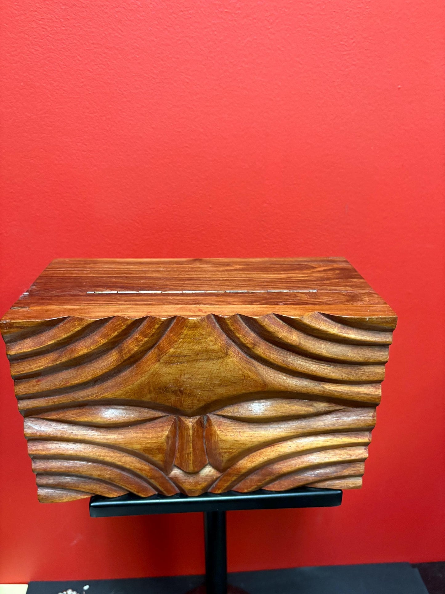Fabulous old oceanic Islands solid wood 9.5 x 6 x 4.5 wooden box beautiful quality and the best eyes in the business wow great gift