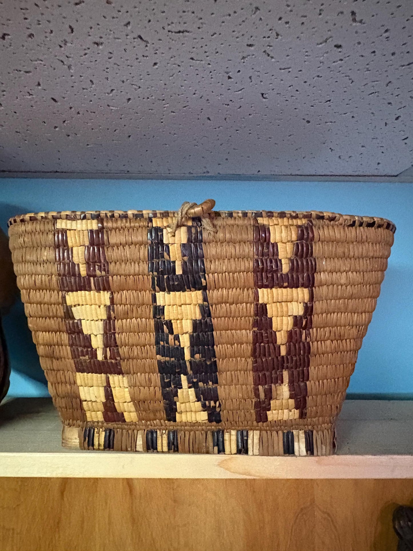 Amazing antique 11 x 9 x 7 high coast Salish indigenous first nations basket in great condition with original lining wow