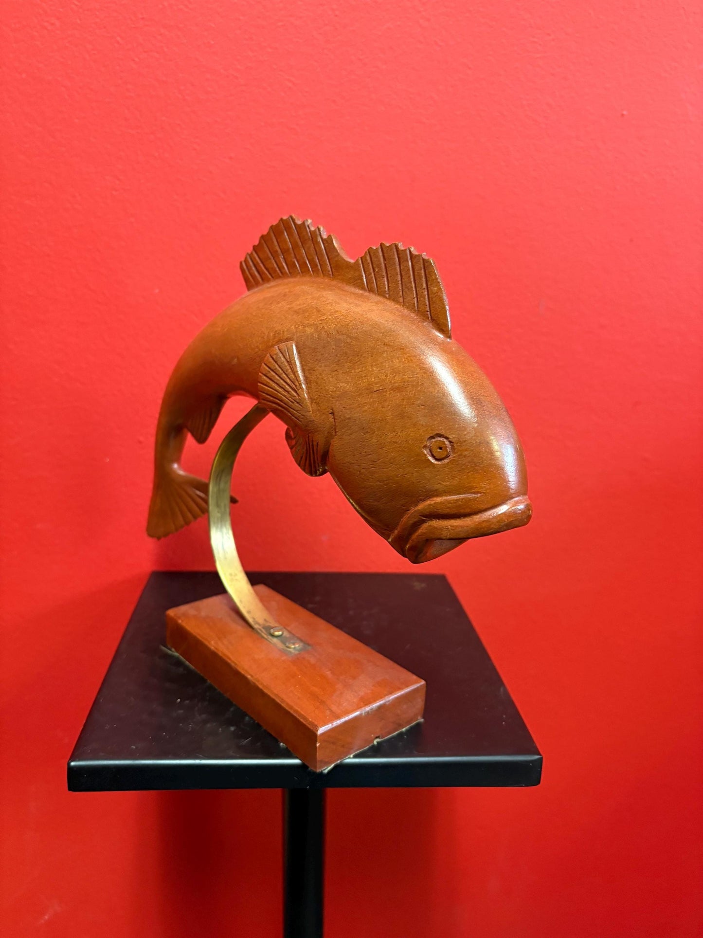 10 x 9 wooden jumping fish on stand  vintage cool  perfect gift  the one that got away  great value