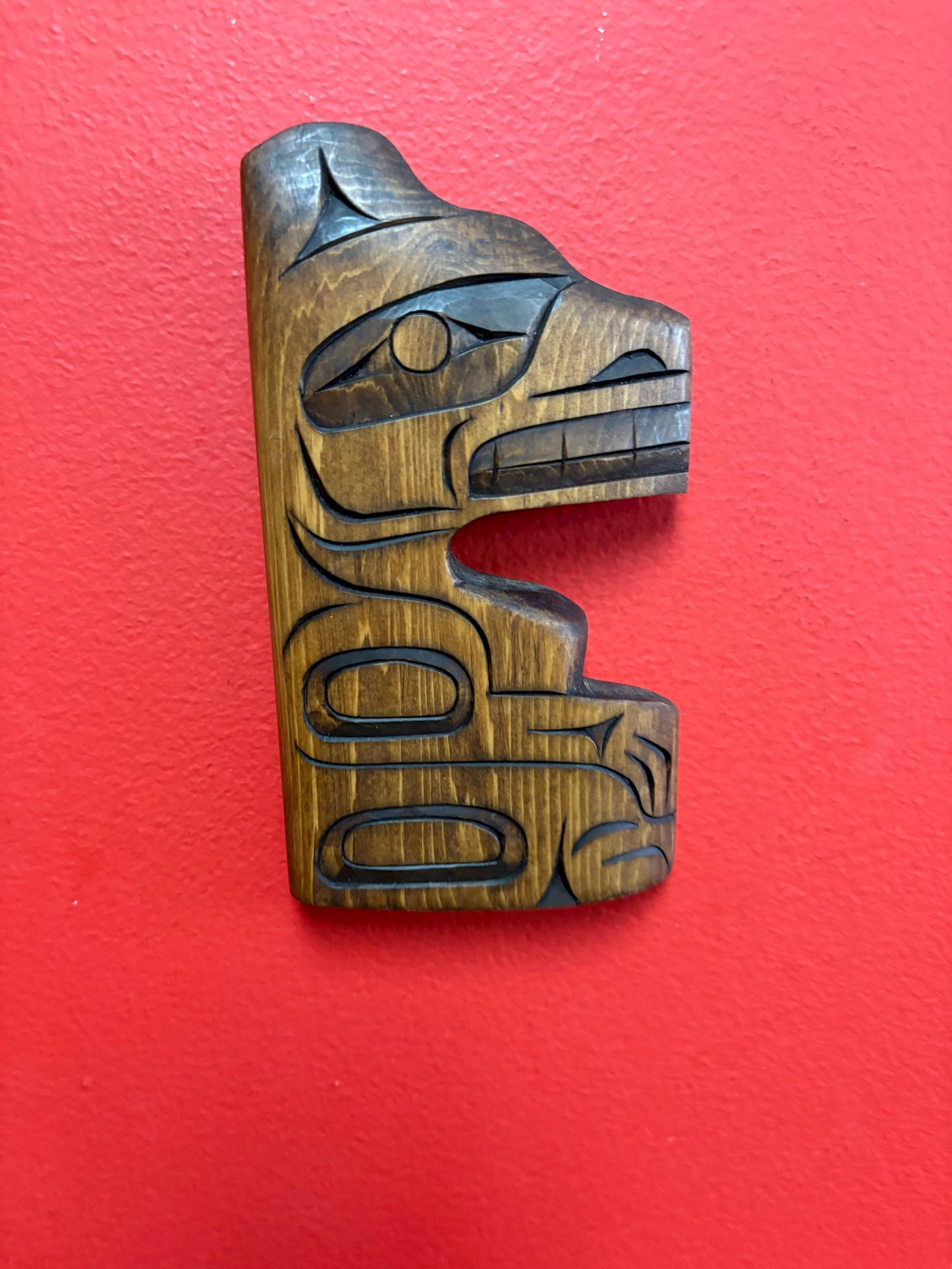 Beautiful unsigned 6 inch tall cedar wolf plaque - indigenous first nation pacific  north West Coast  well carved
