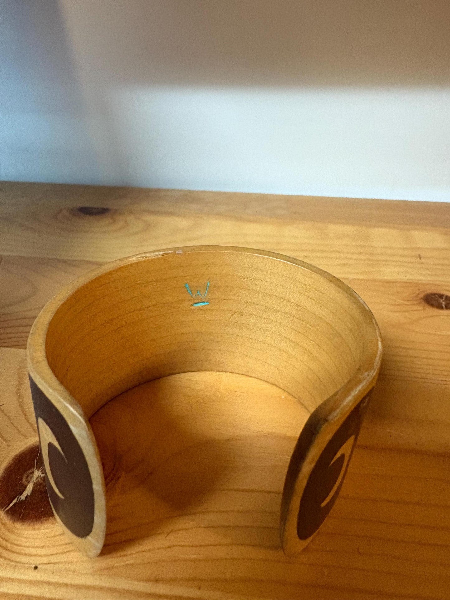 Fabulous indigenous first nation Pacific Northwest Coast 3 x 2 high signed in detailed Raven bracelet Cuff with abalone eye  cedar beauty