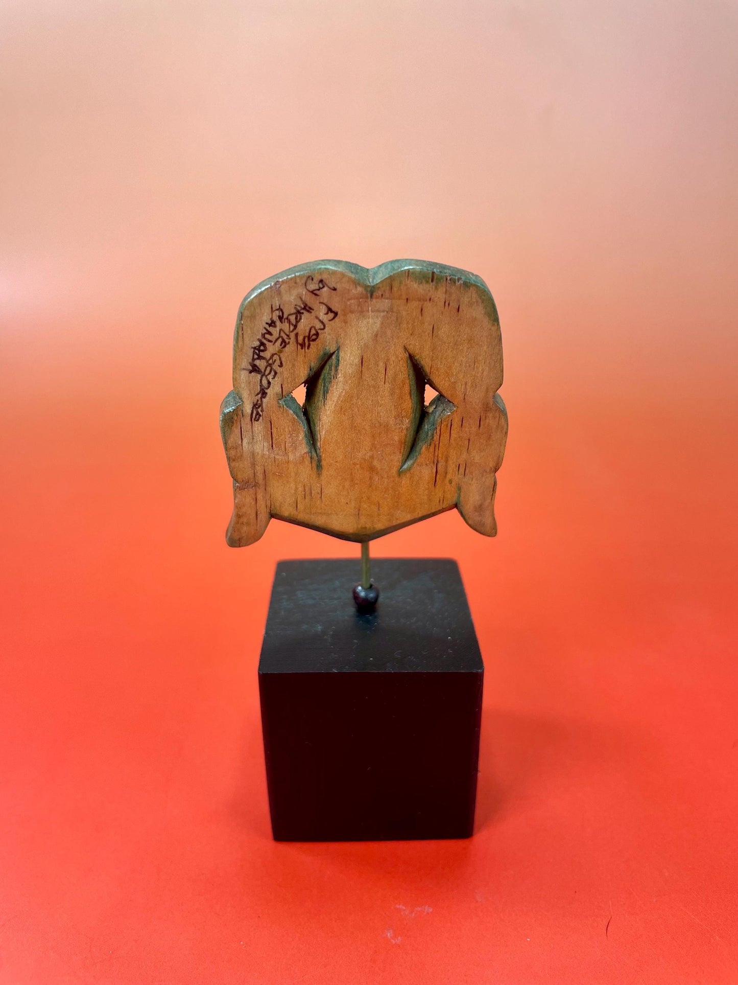 Lovely indigenous first Nations Pacific northwest Coast Artie George Frog Carving on stand  total 4.25 inches  Lovely detail and quality