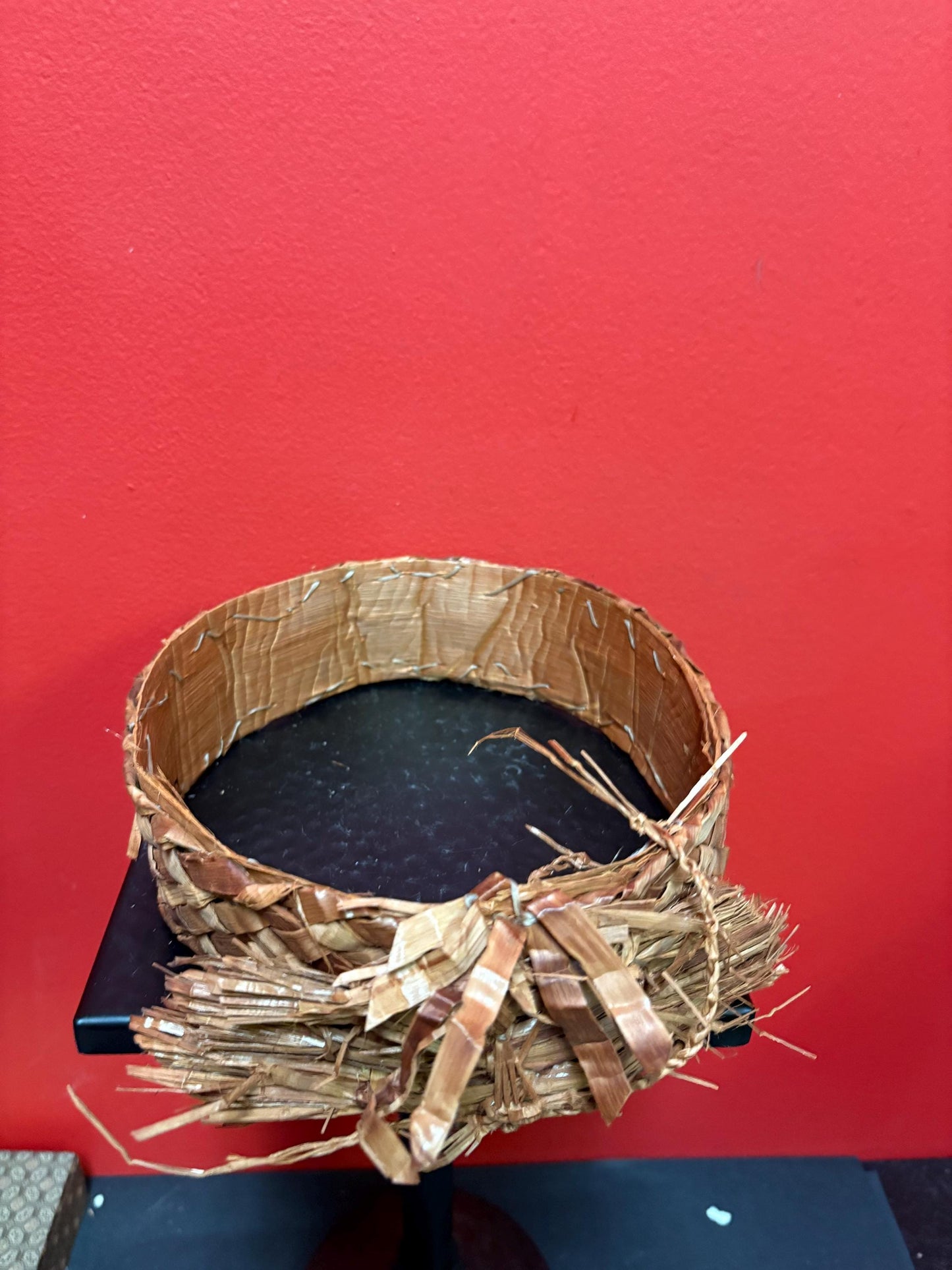 Beautiful antique indigenous Canadian First Nations 7 1/2 x 2 high cedar bark head dress nice condition famous artist Tony Hunt - wow