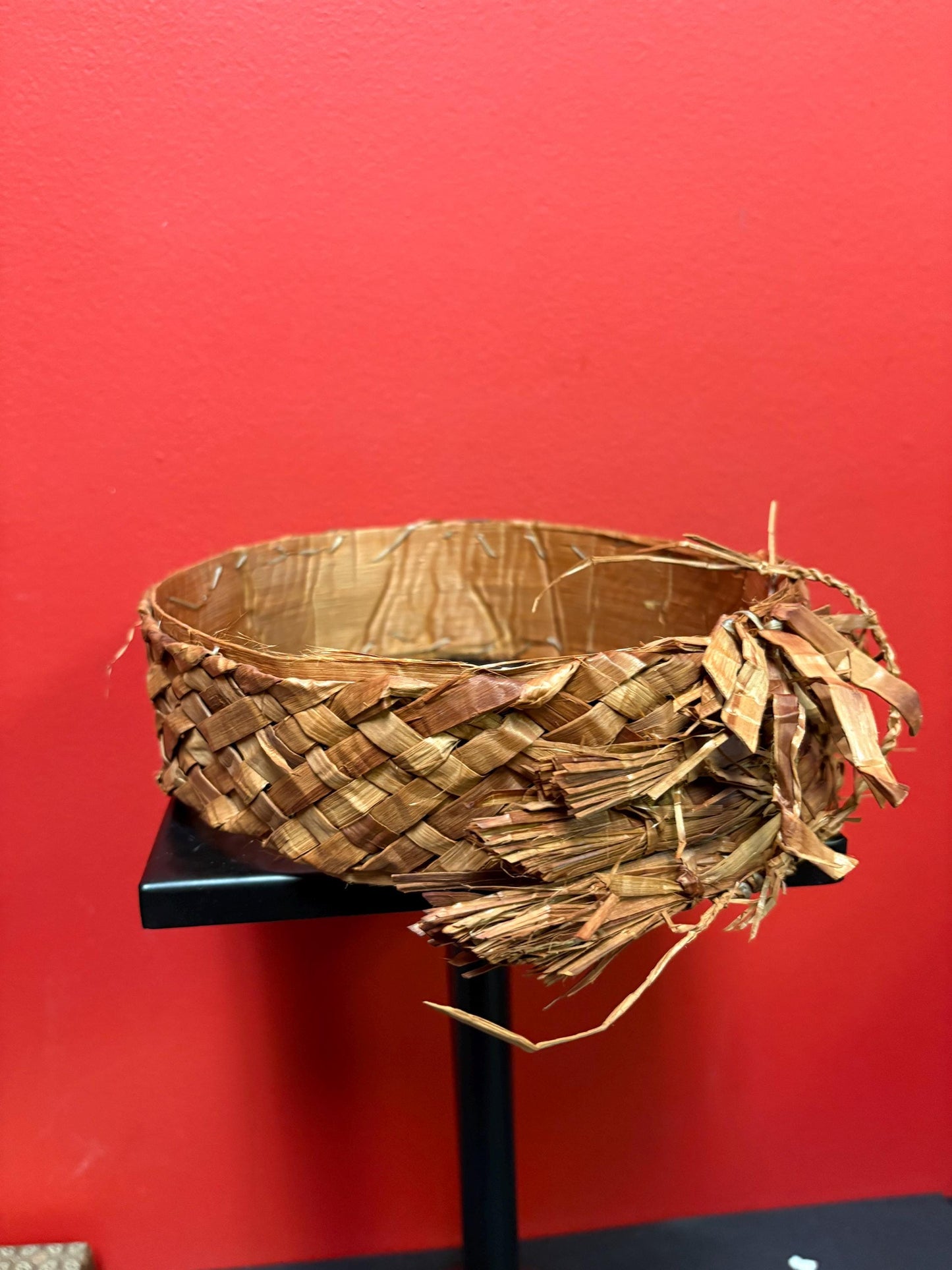 Beautiful antique indigenous Canadian First Nations 7 1/2 x 2 high cedar bark head dress nice condition famous artist Tony Hunt - wow