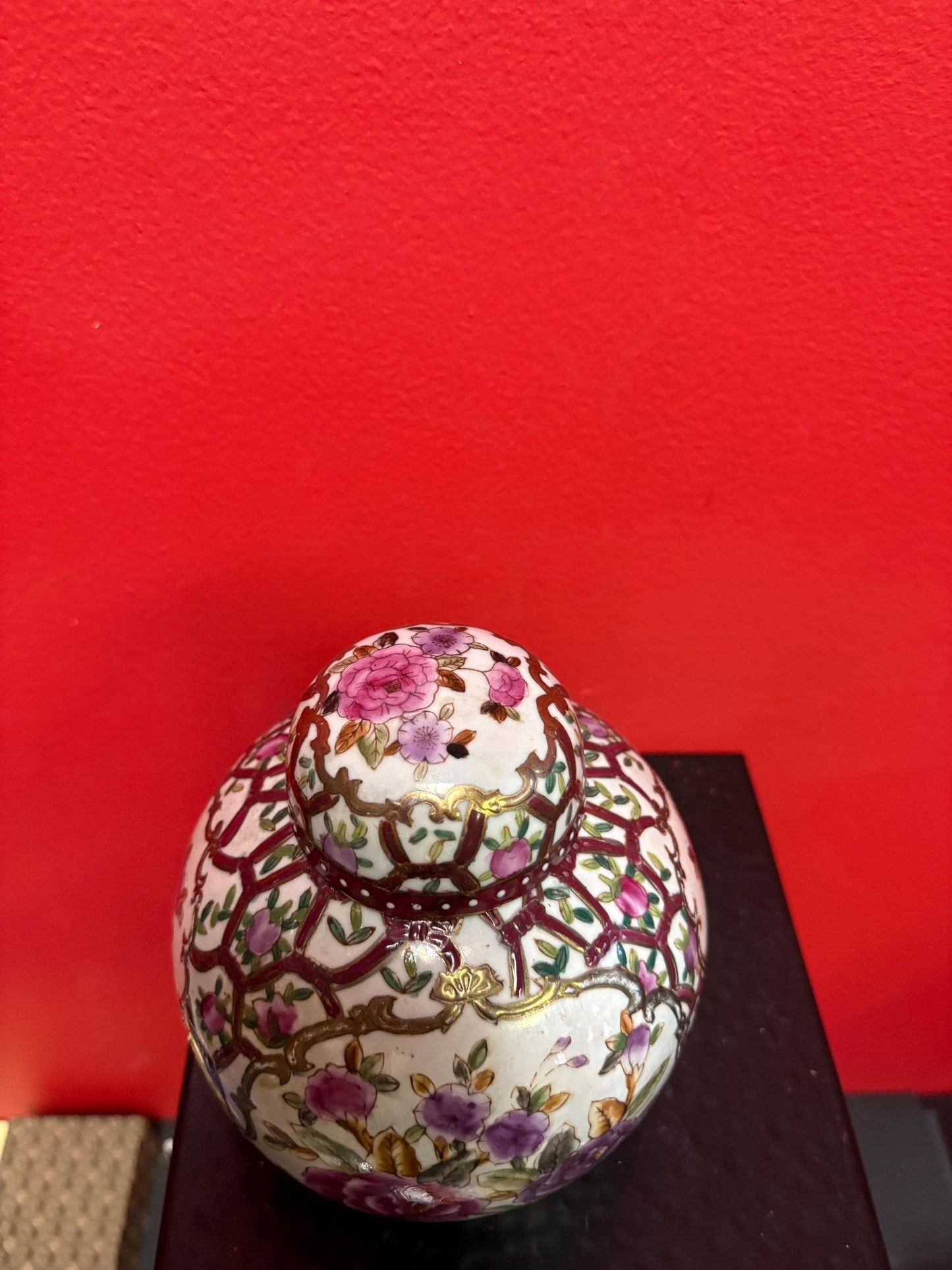 Beautiful antique Chinese 6 inch porcelain ginger jar hand painted and signed great value