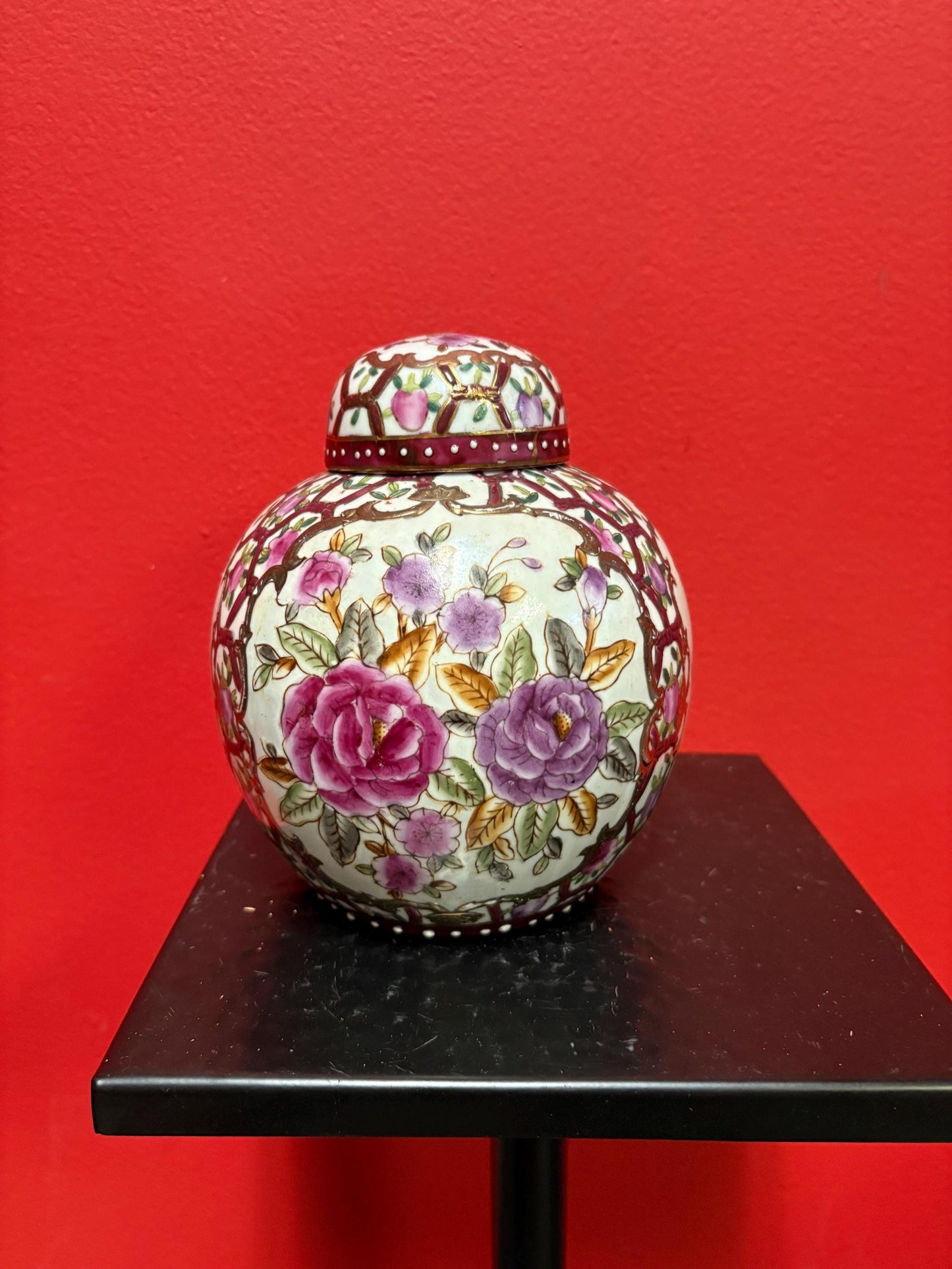 Beautiful antique Chinese 6 inch porcelain ginger jar hand painted and signed great value