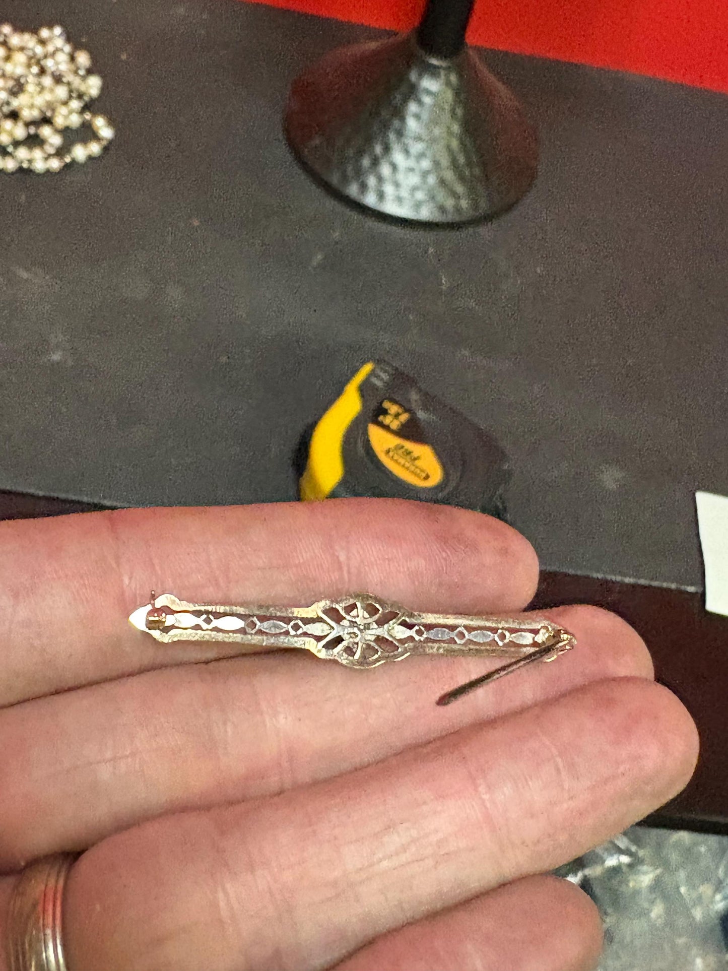 Stunning 12 carat white and yellow gold brooch with diamonds amazing piece in original box from Spencers jeweller in Vancouver - wow -