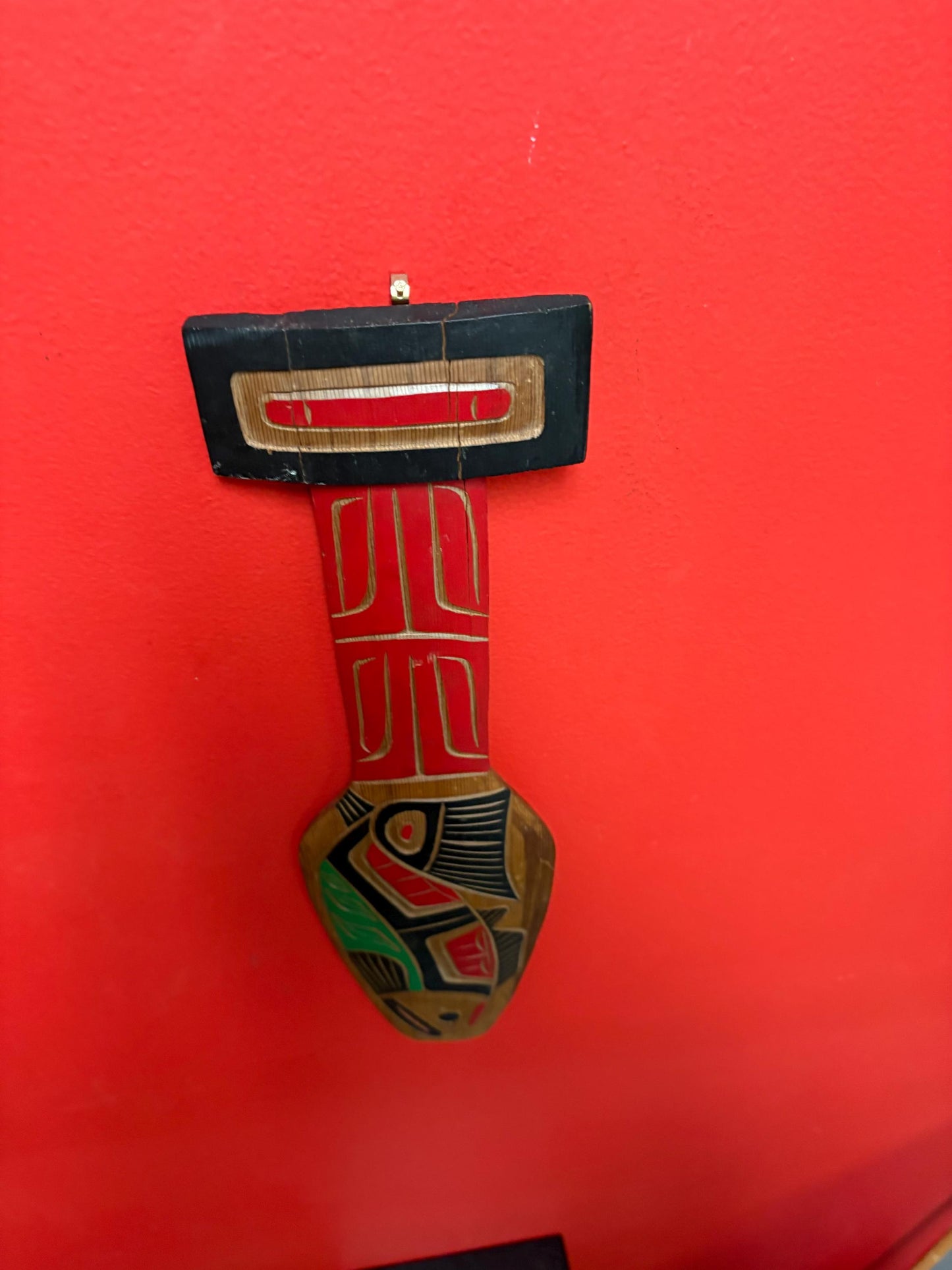 Beautiful indigenous first nations Pacific Northwest coast Neil Baker polychrome painted cedar paddle great detail 17 x 5 wide