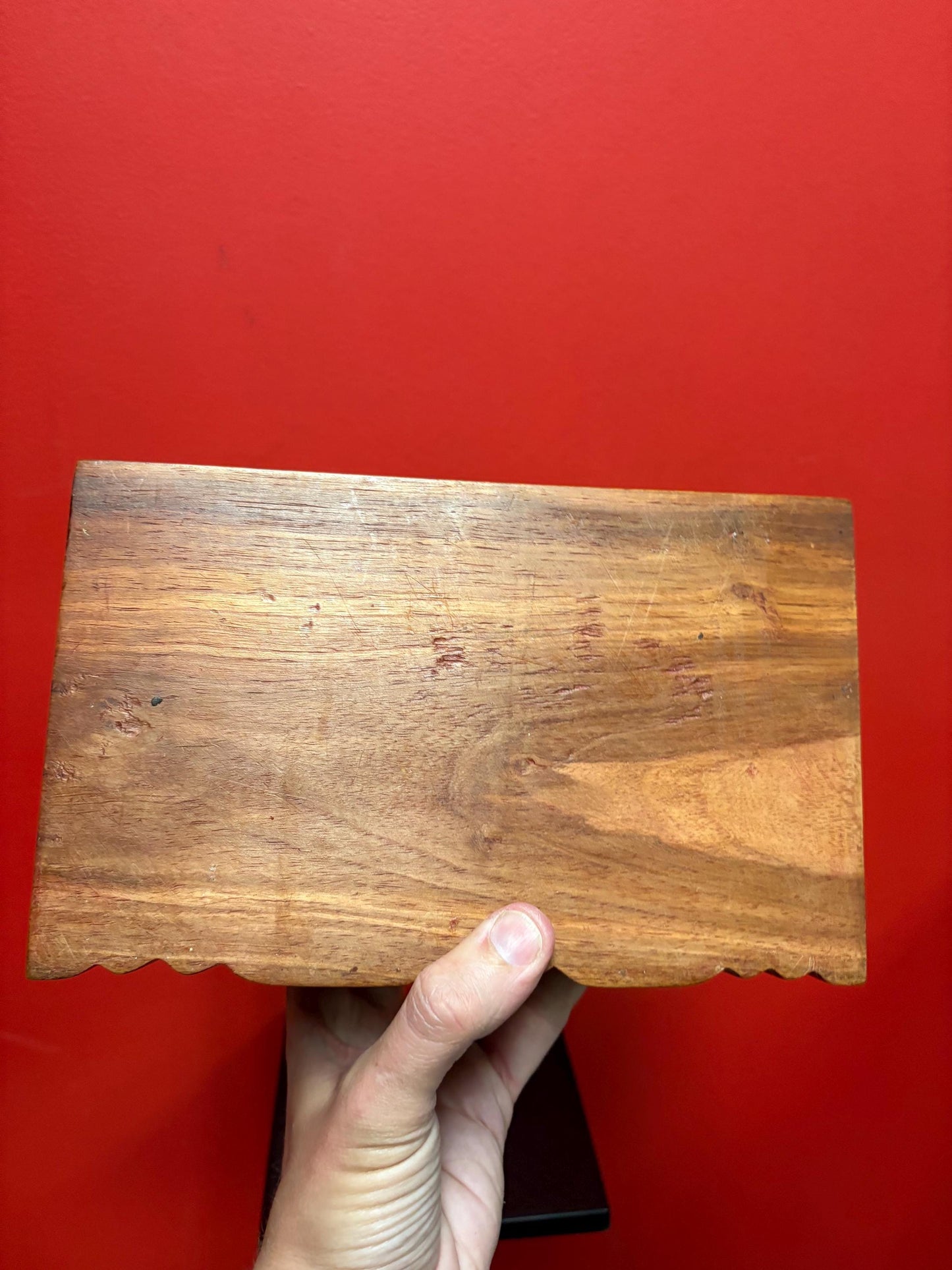 Fabulous old oceanic Islands solid wood 9.5 x 6 x 4.5 wooden box beautiful quality and the best eyes in the business wow great gift