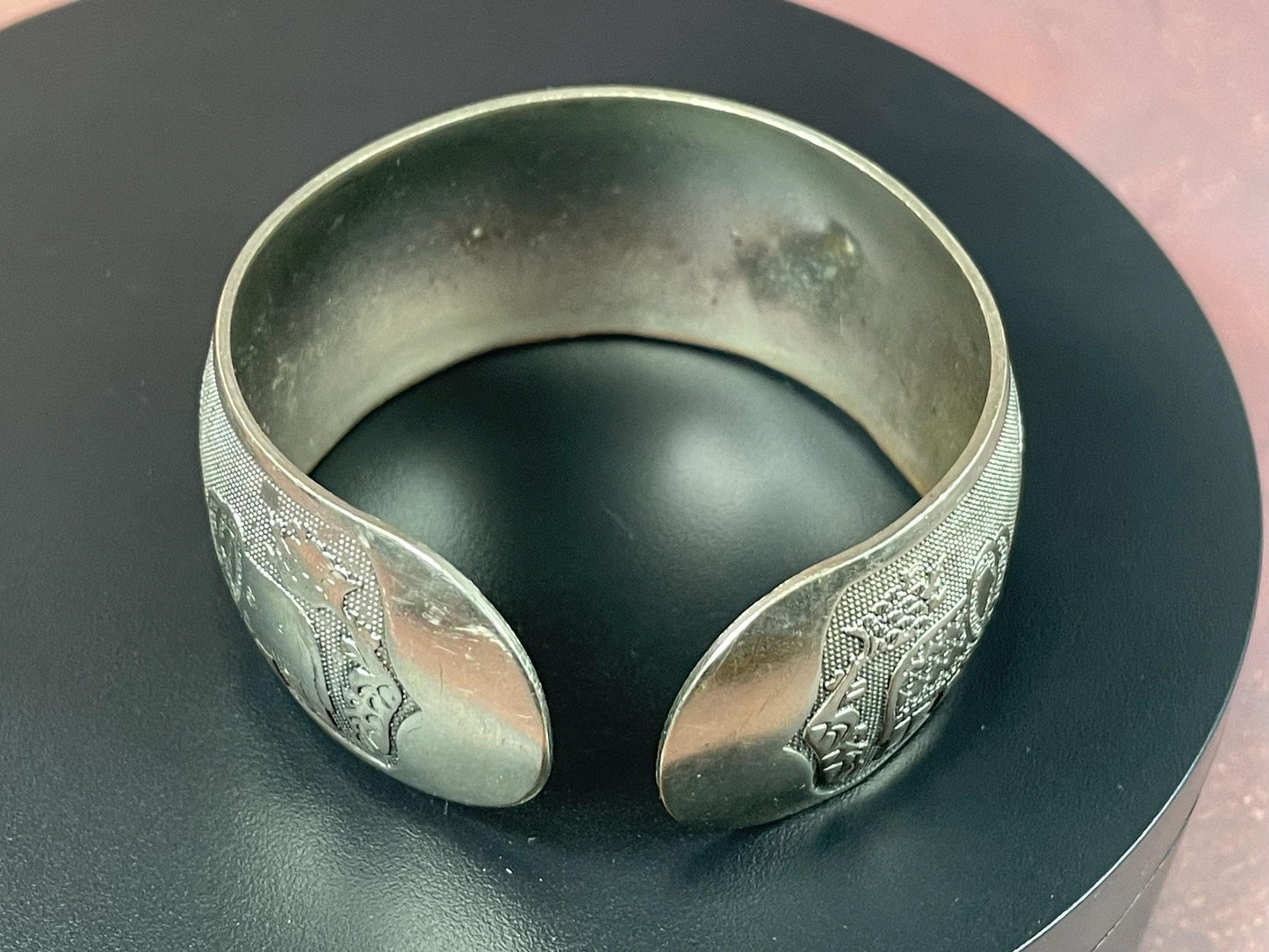 2.25 inch Detailed untested silver Large cuff bracelet with Elephant Design