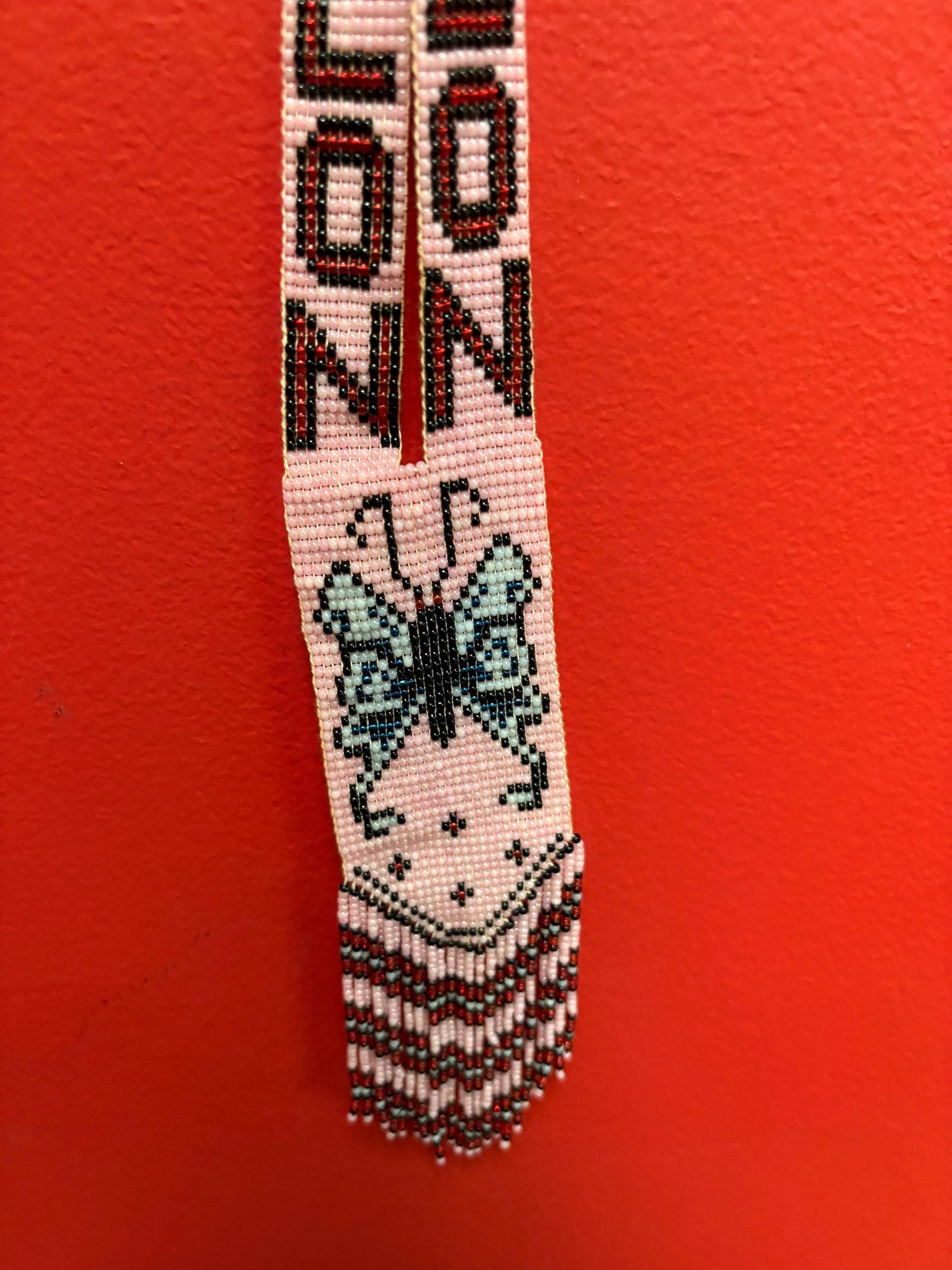 Beautiful indigenous First Nations beaded necklace representing PAPILLON  great condition