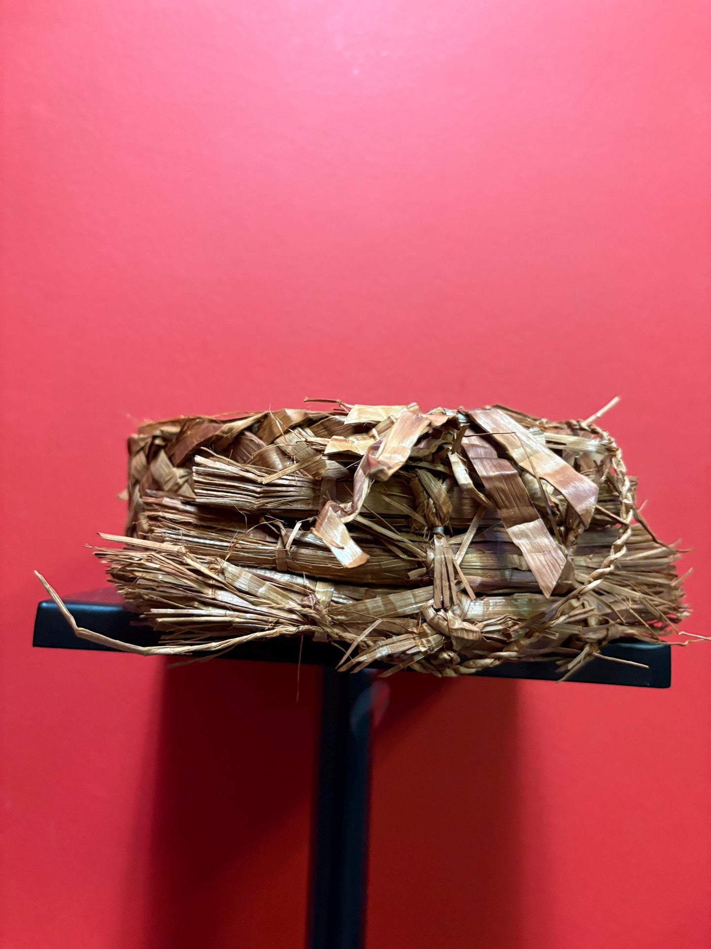 Beautiful antique indigenous Canadian First Nations 7 1/2 x 2 high cedar bark head dress nice condition famous artist Tony Hunt - wow