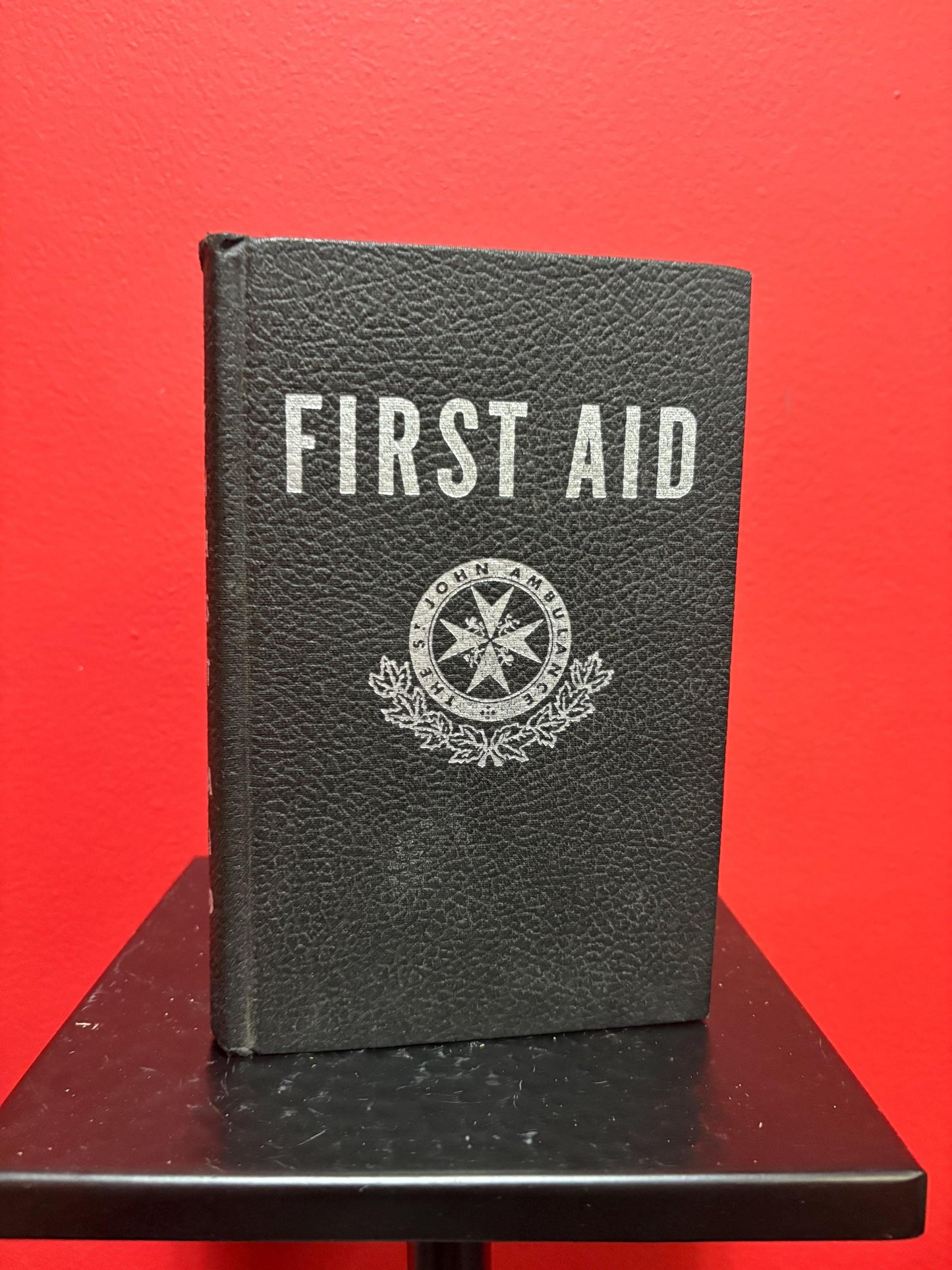 Very cool St. Johns ambulance first aid book 2nd Canadian edition 1971 good condition