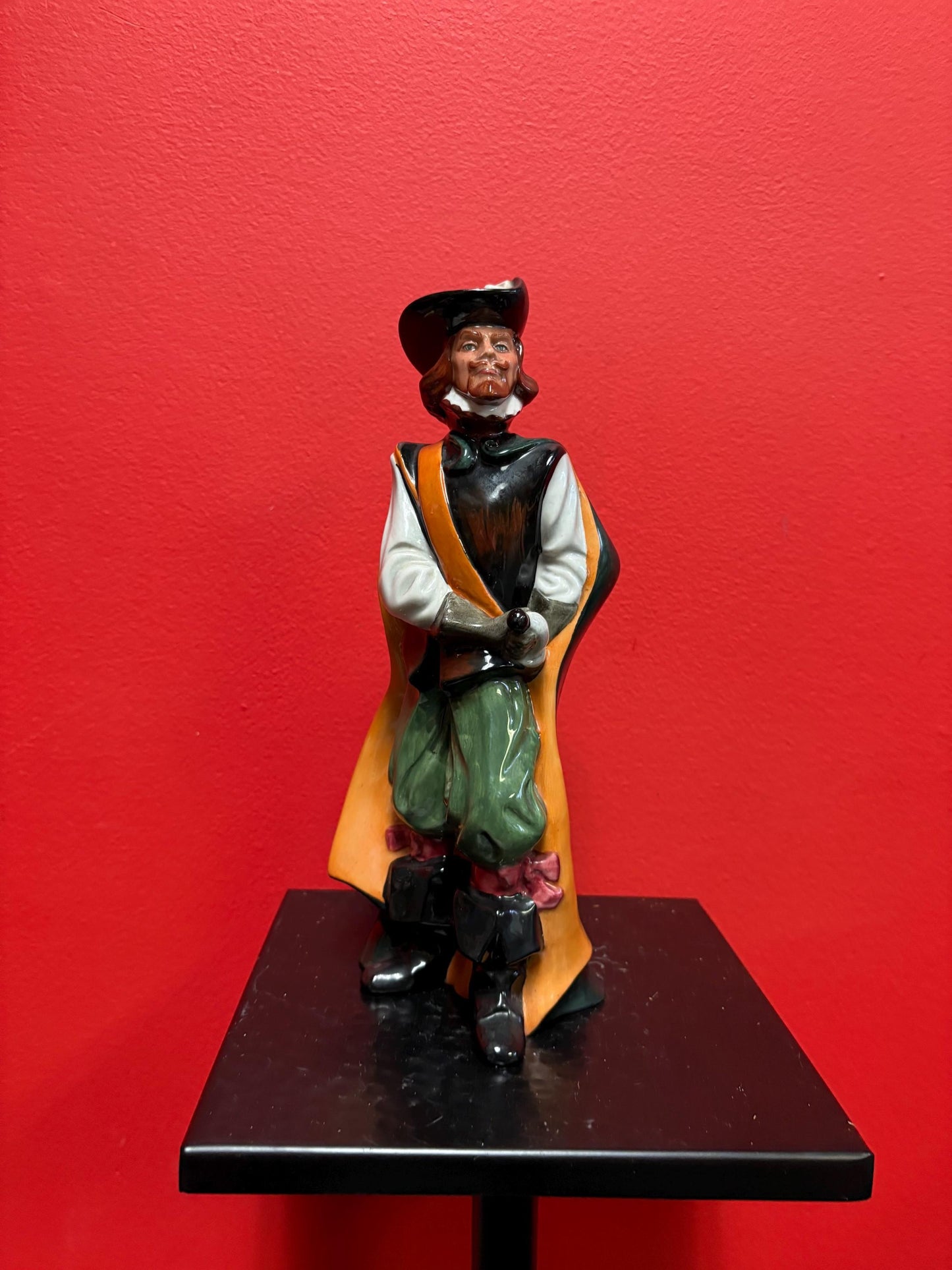Lovely Royal Doulton Cavalier statue 10 inches tall in perfect condition - HN2718 signed BM 1975 great value