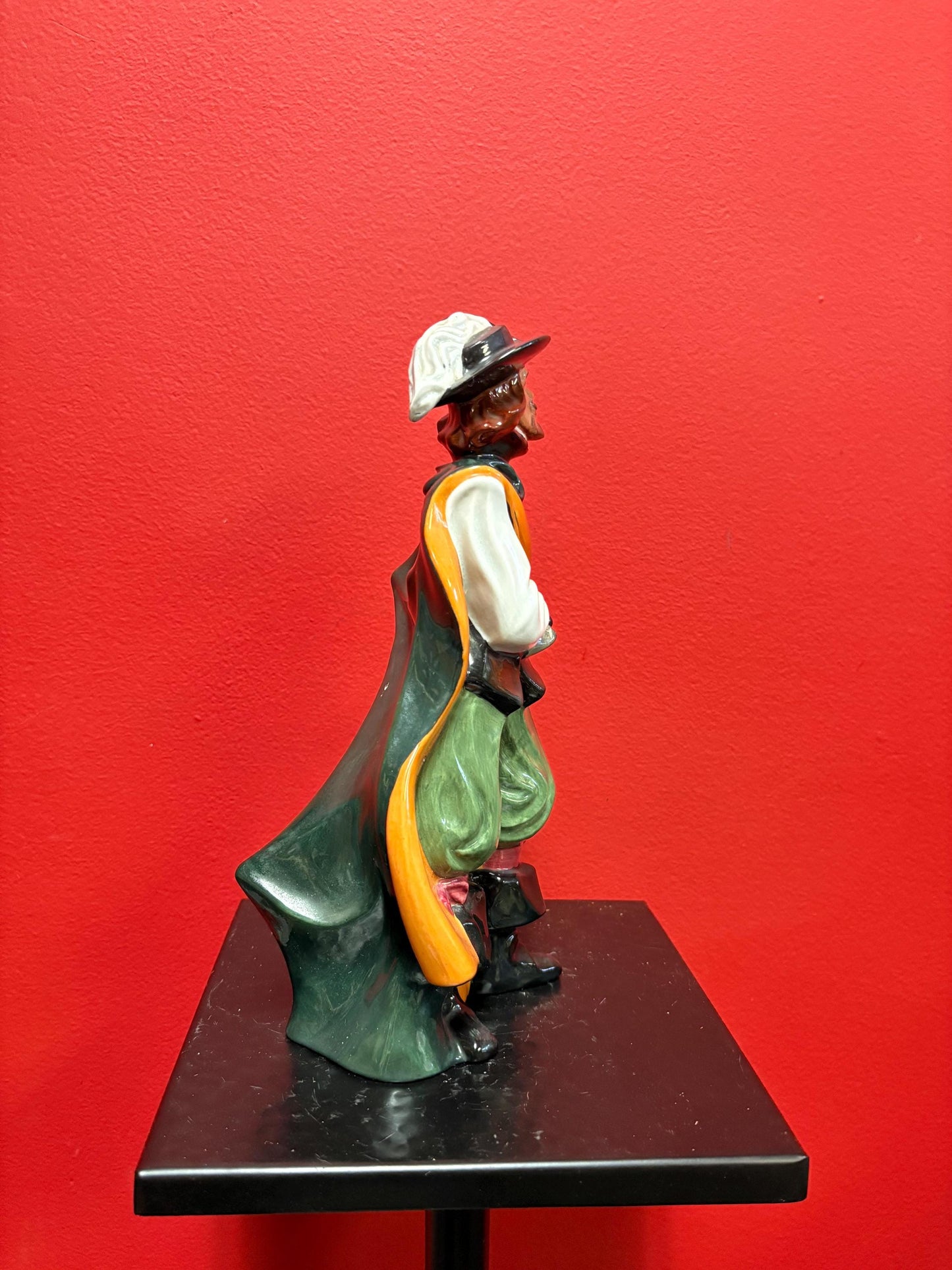 Lovely Royal Doulton Cavalier statue 10 inches tall in perfect condition - HN2718 signed BM 1975 great value