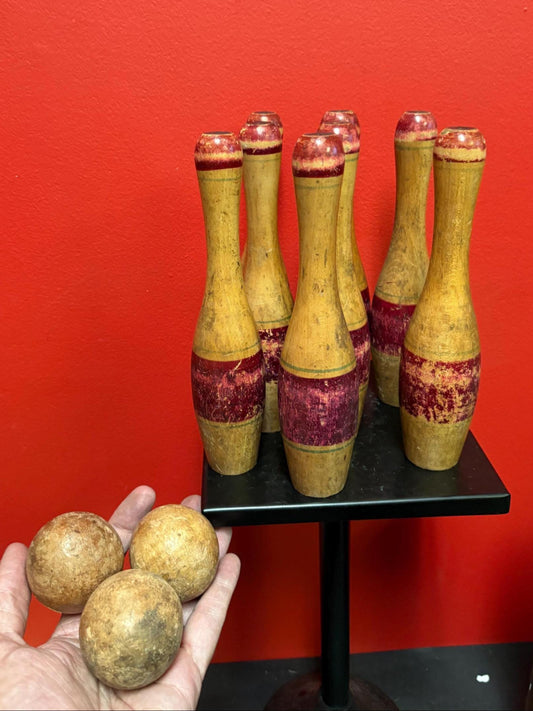 amazing rare late 19th century childs bowling skittle game   sticks 8 inch tall  antique condition - wonderful decor