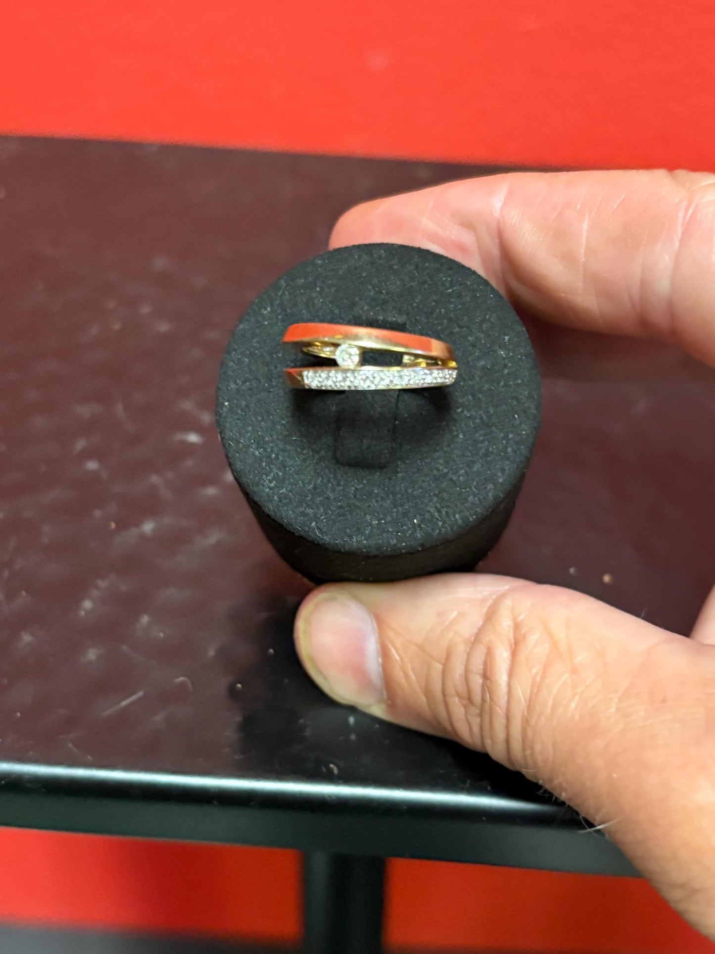 Beautiful 10k gold Diamond Ring 11 diamonds great condition size 6.25 - B