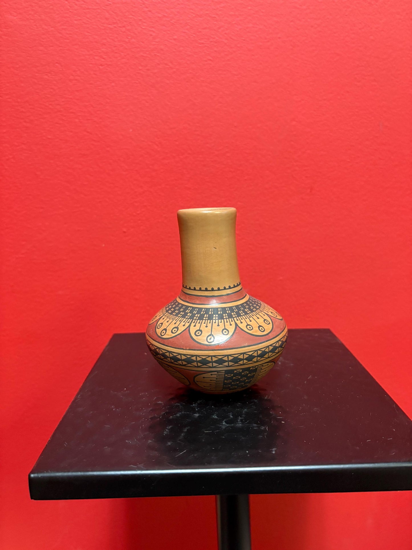 Beautiful 5 inch tall South American pottery vase great decoration and perfect condition